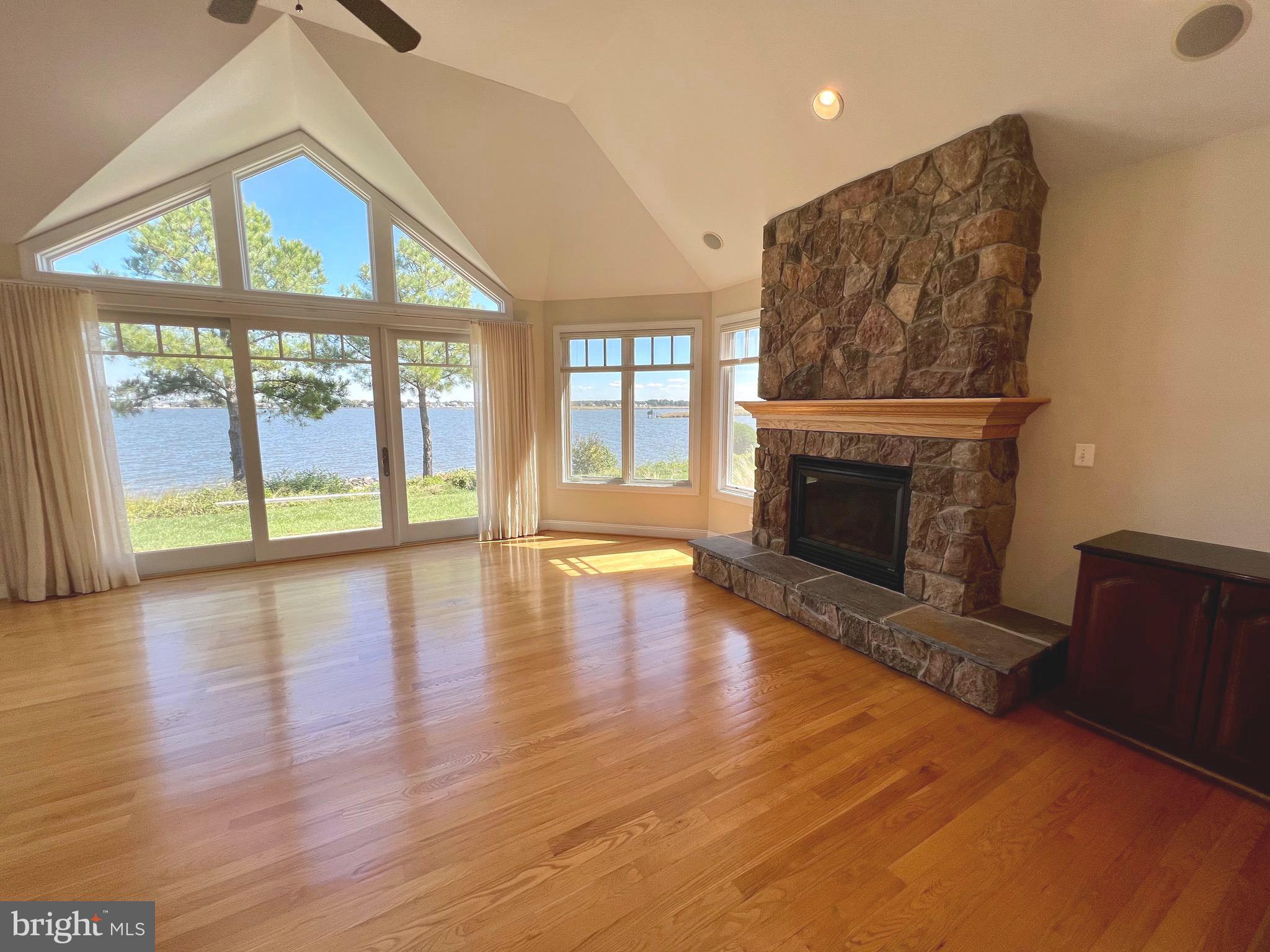 NARROWS POINTE - Residential