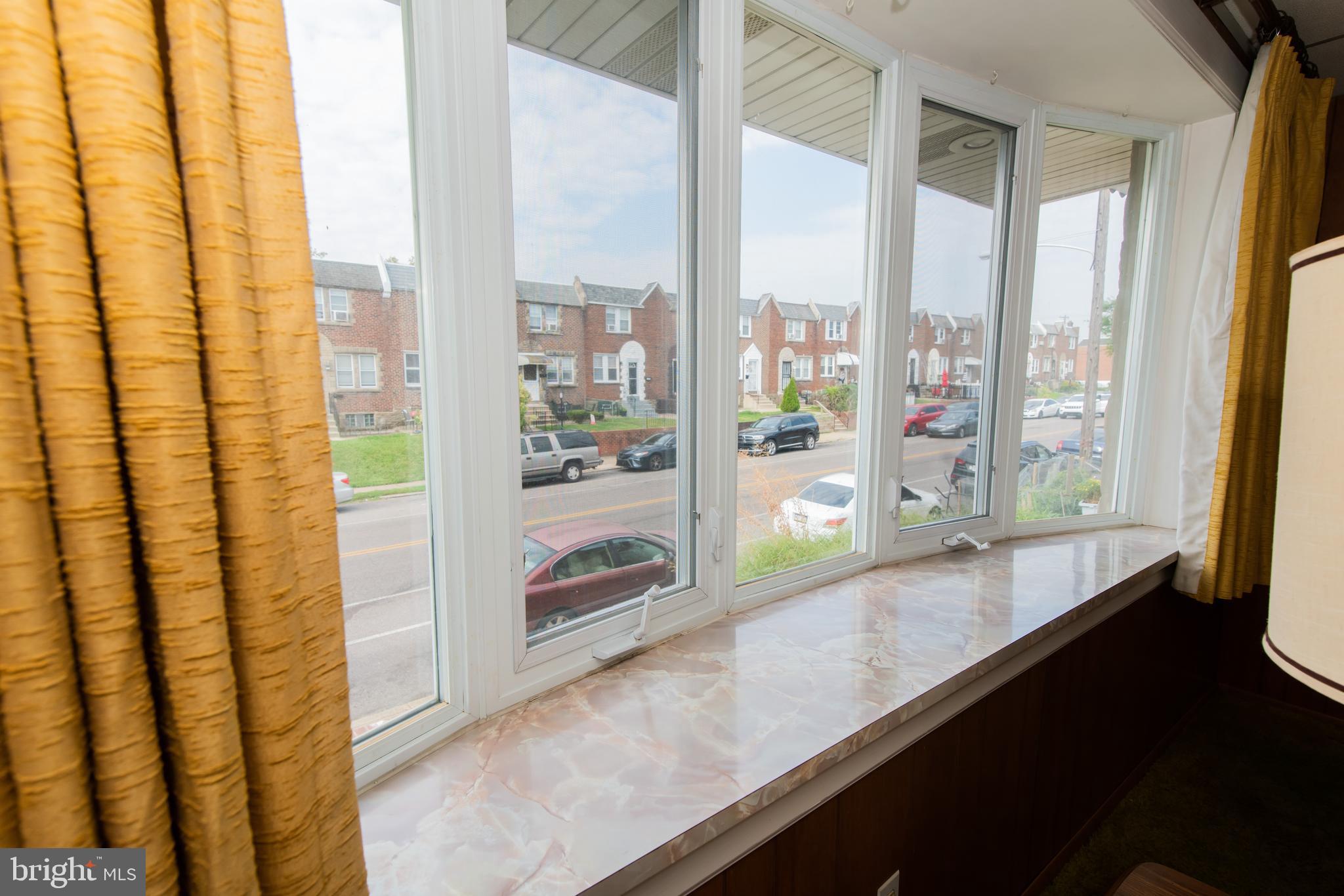 OXFORD CIRCLE - Residential