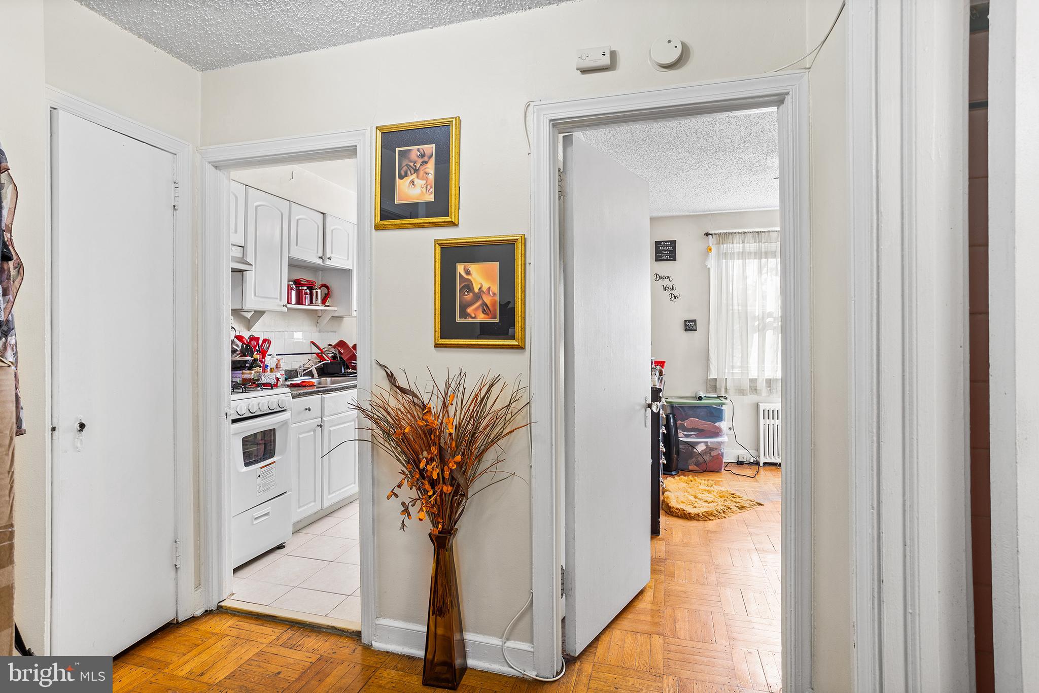 WEST OAK LANE - Residential Income