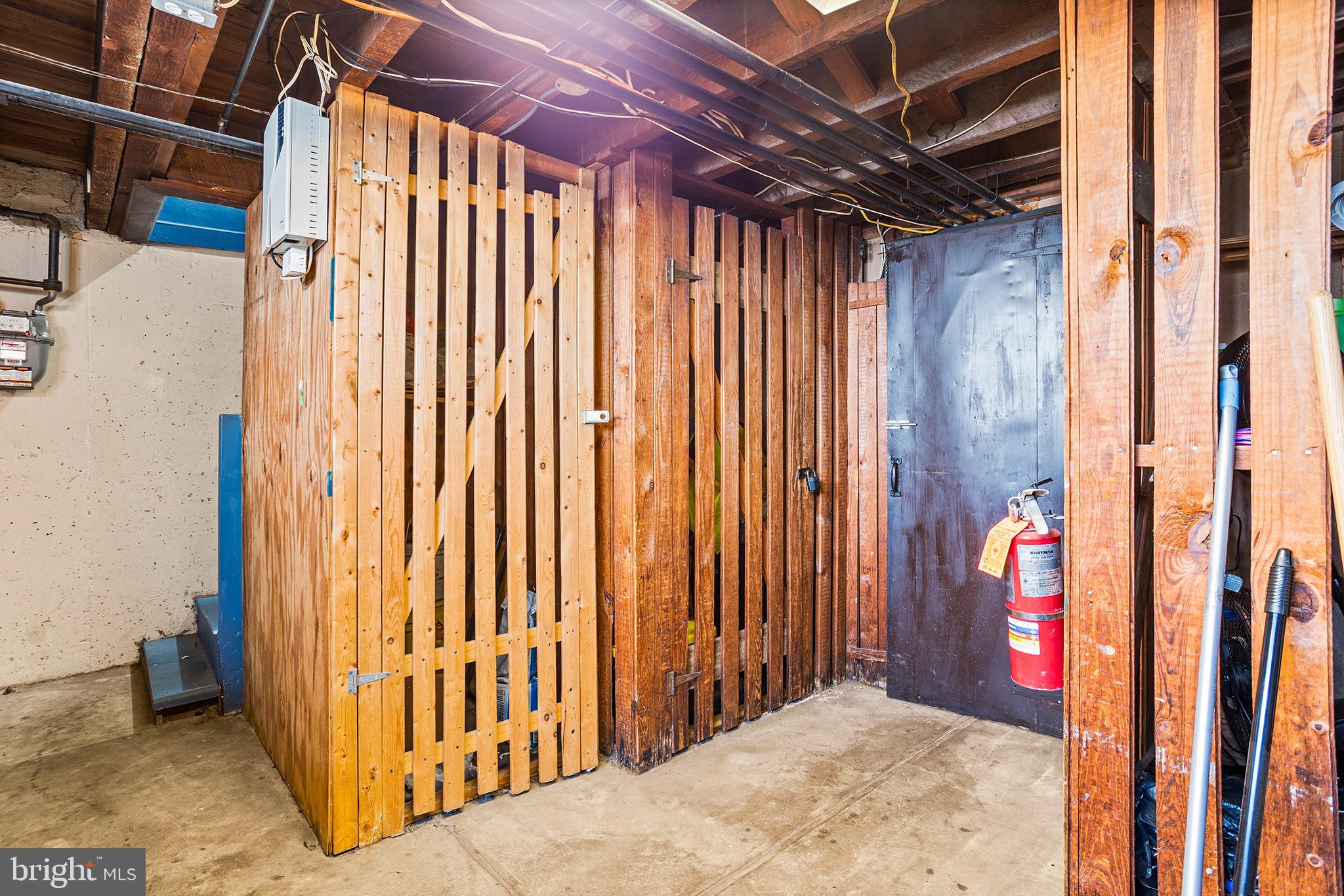 WEST OAK LANE - Residential Income