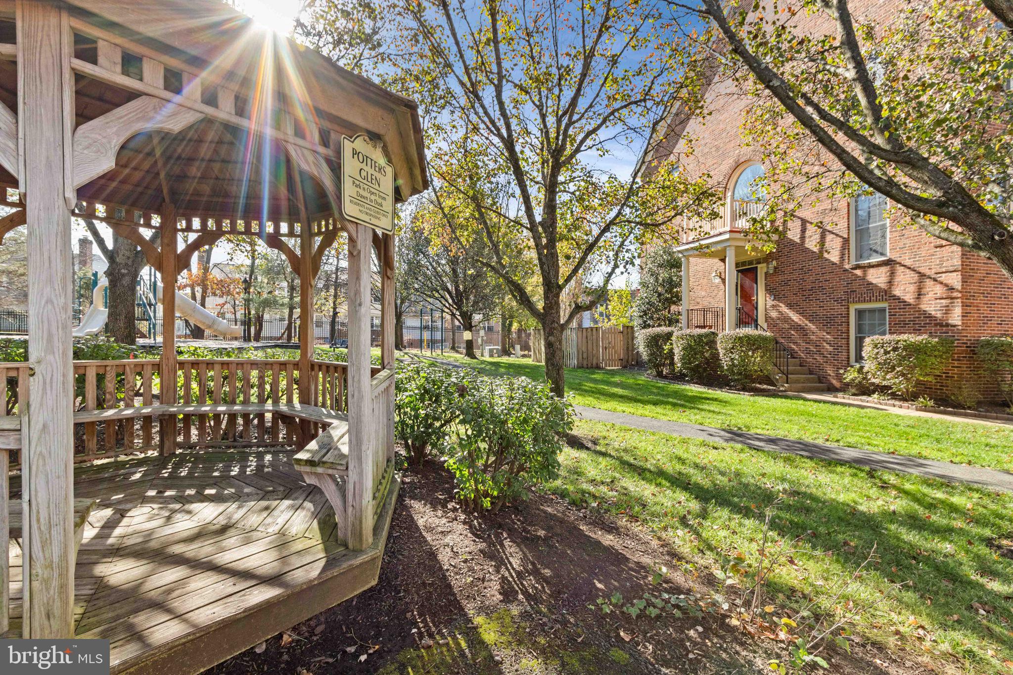 POTTERS GLEN - Residential