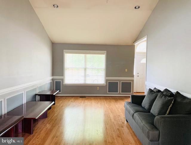 BARNABY KNOLLS - Residential