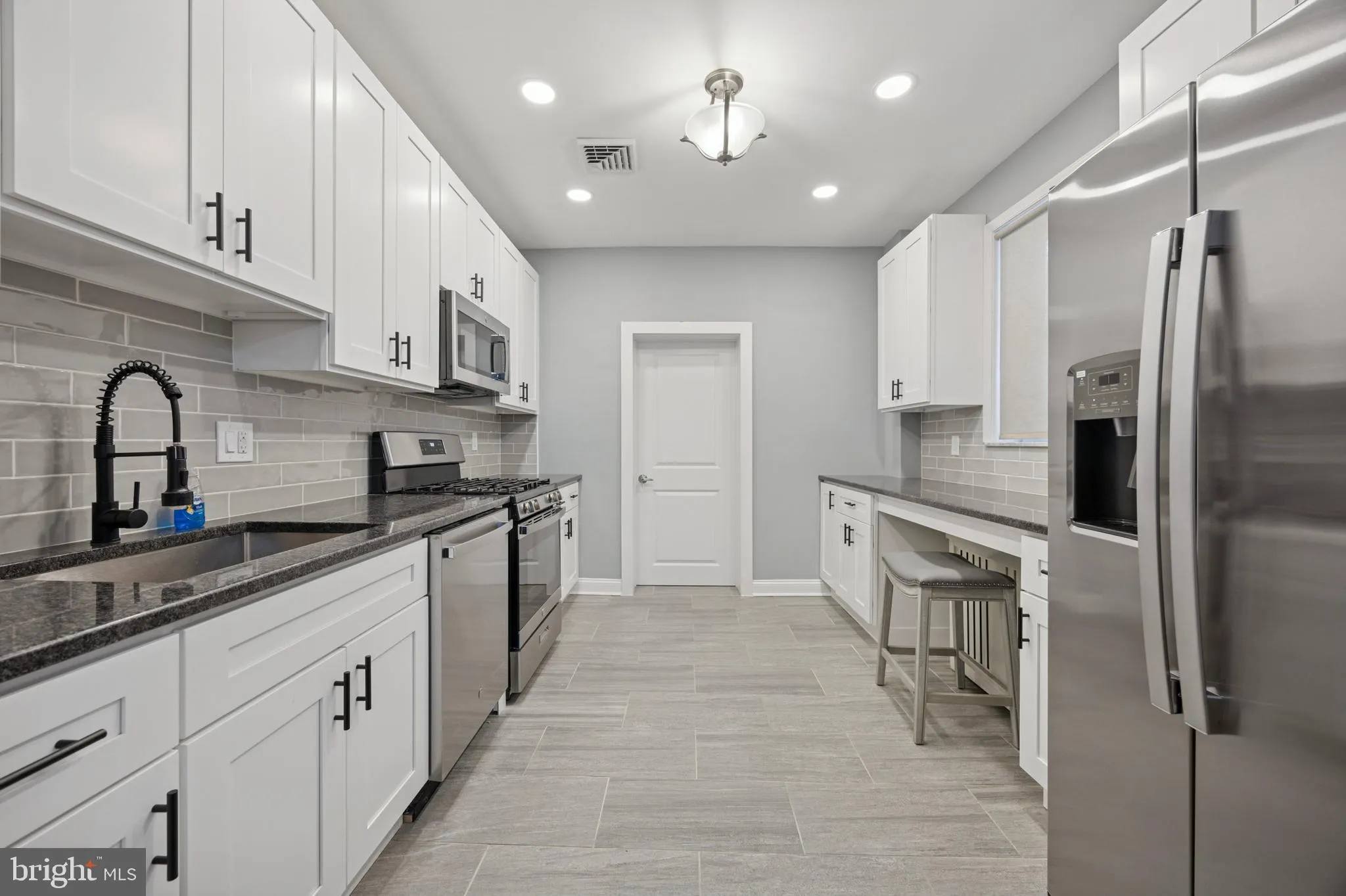 Philadelphia, Pennsylvania 19148, United States, 4 Bedrooms Bedrooms, ,2 BathroomsBathrooms,Residential,Active,127658