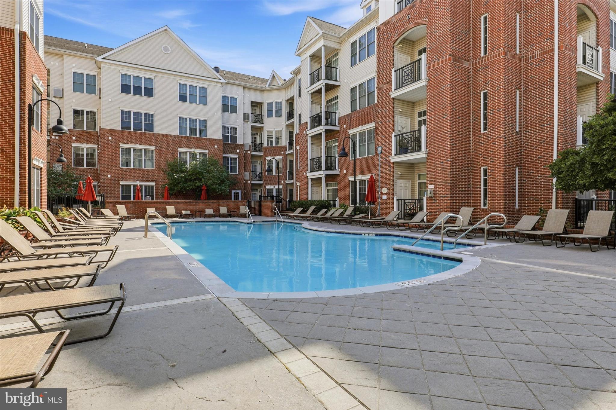 200 W ELM STREET 1427
