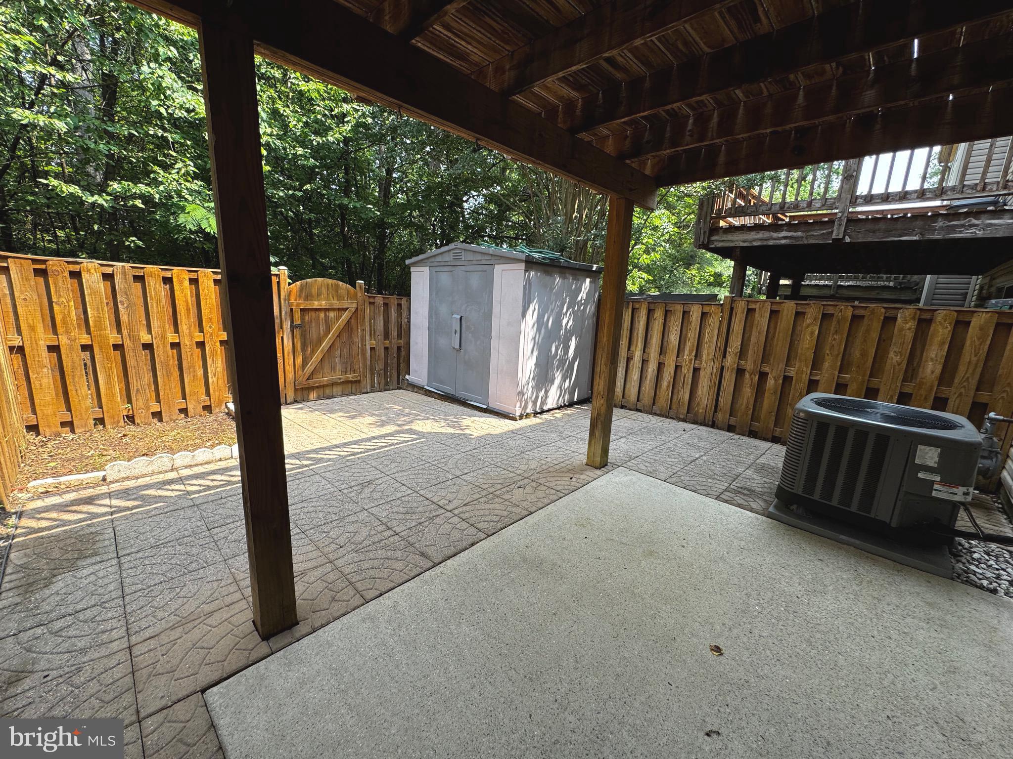 WORTHINGTON WOODS - Residential Lease