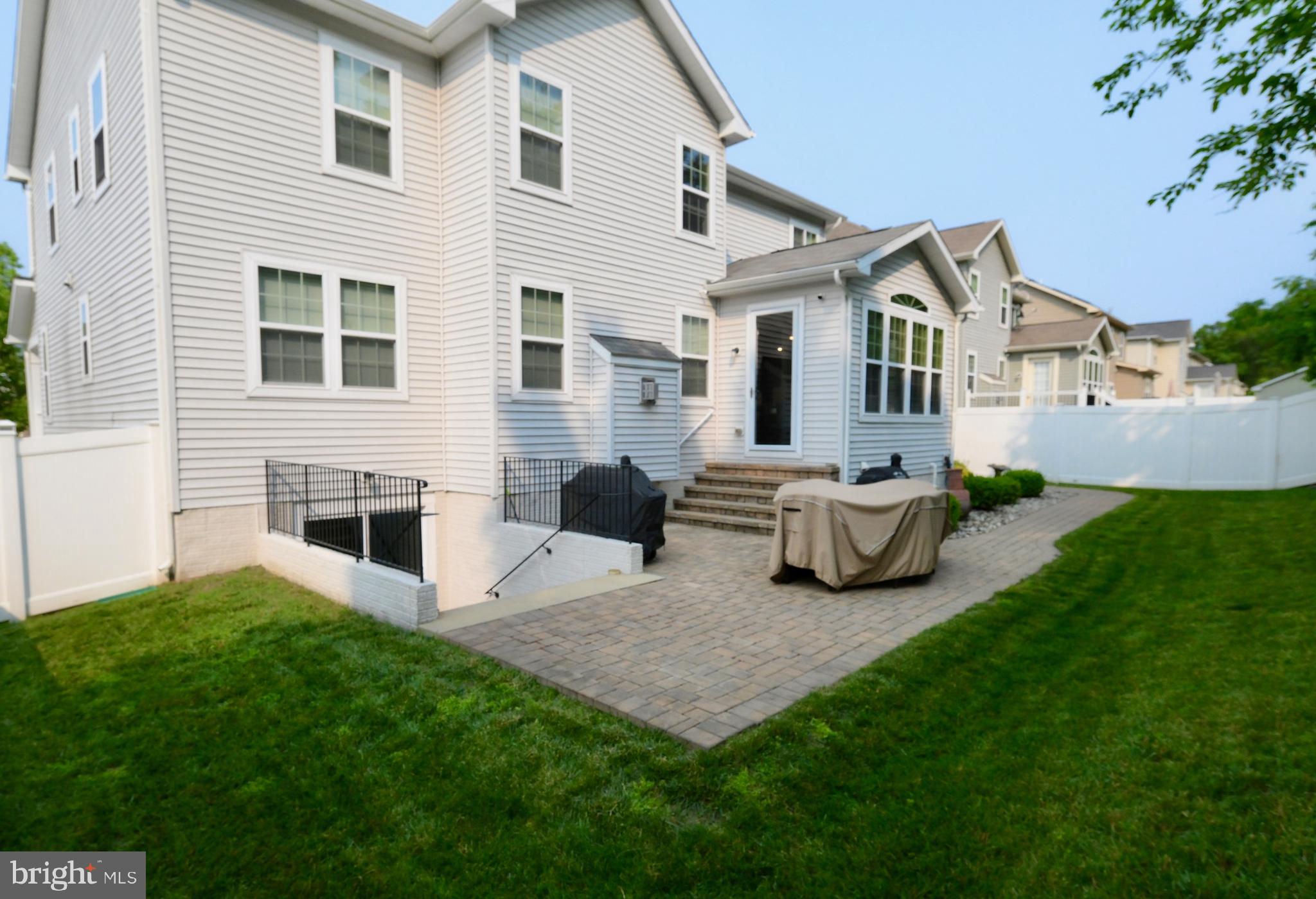 9796 LEIGHLAND COURT