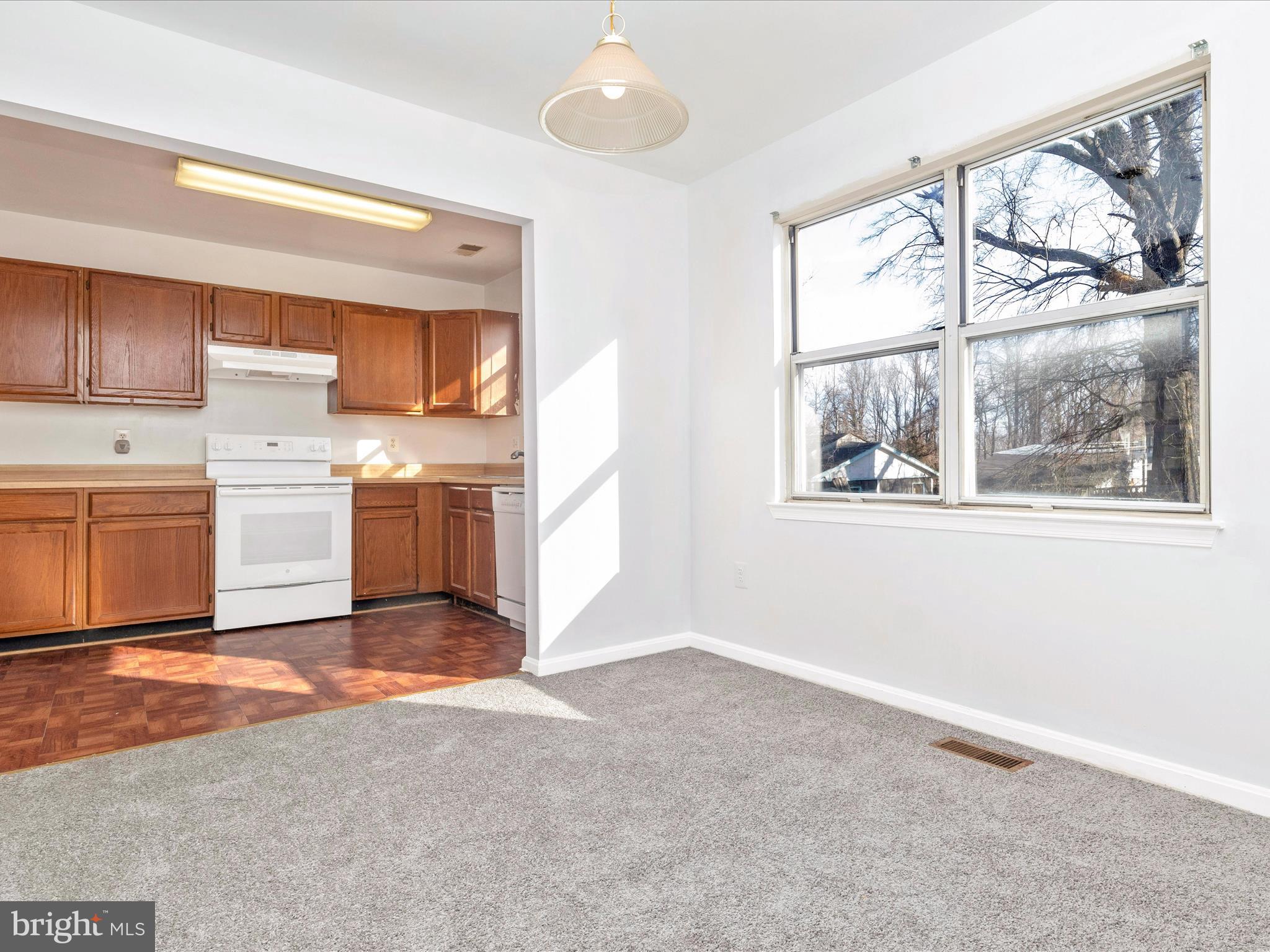 LONDON WOODS - Residential