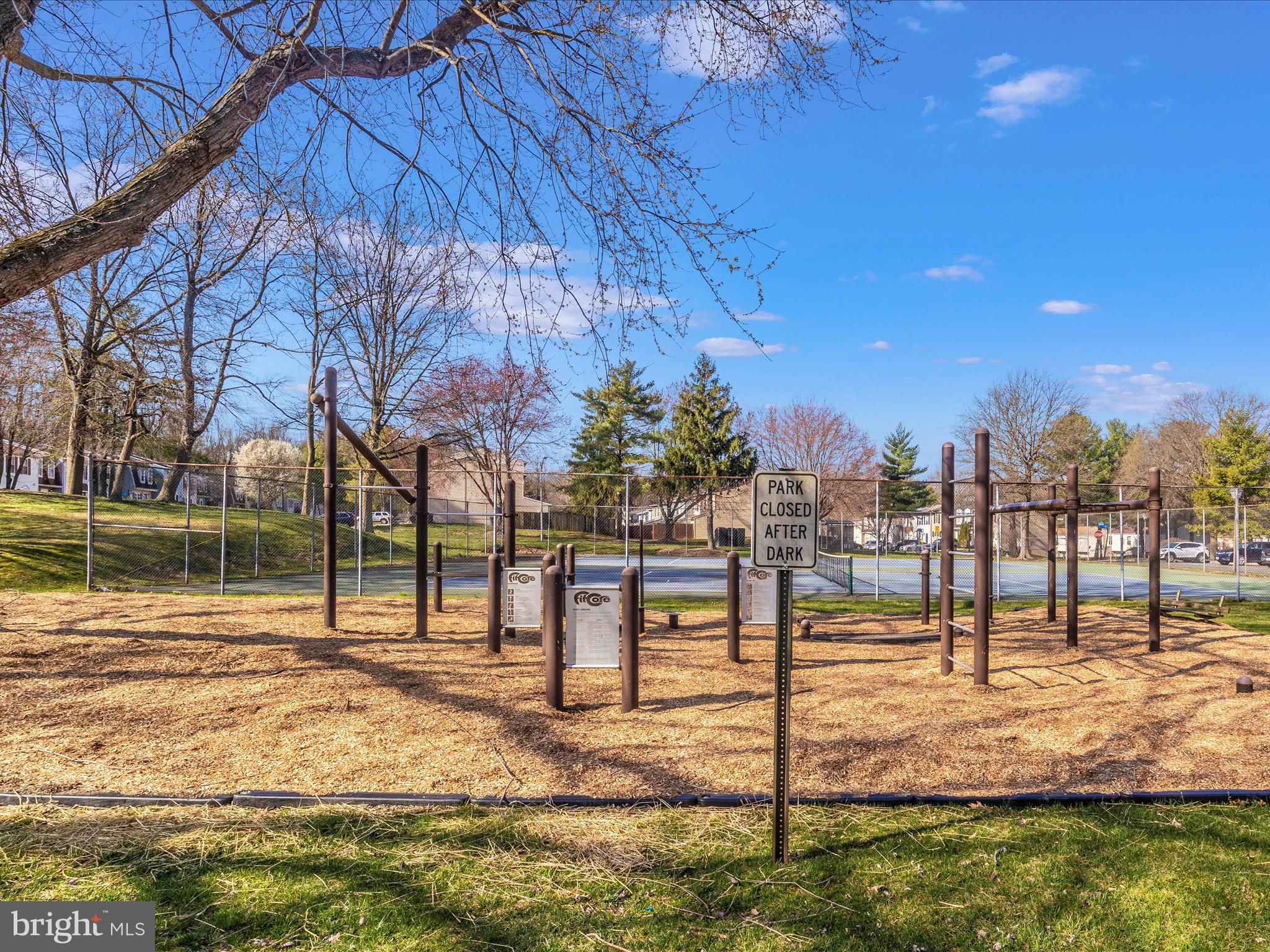 LONDON WOODS - Residential