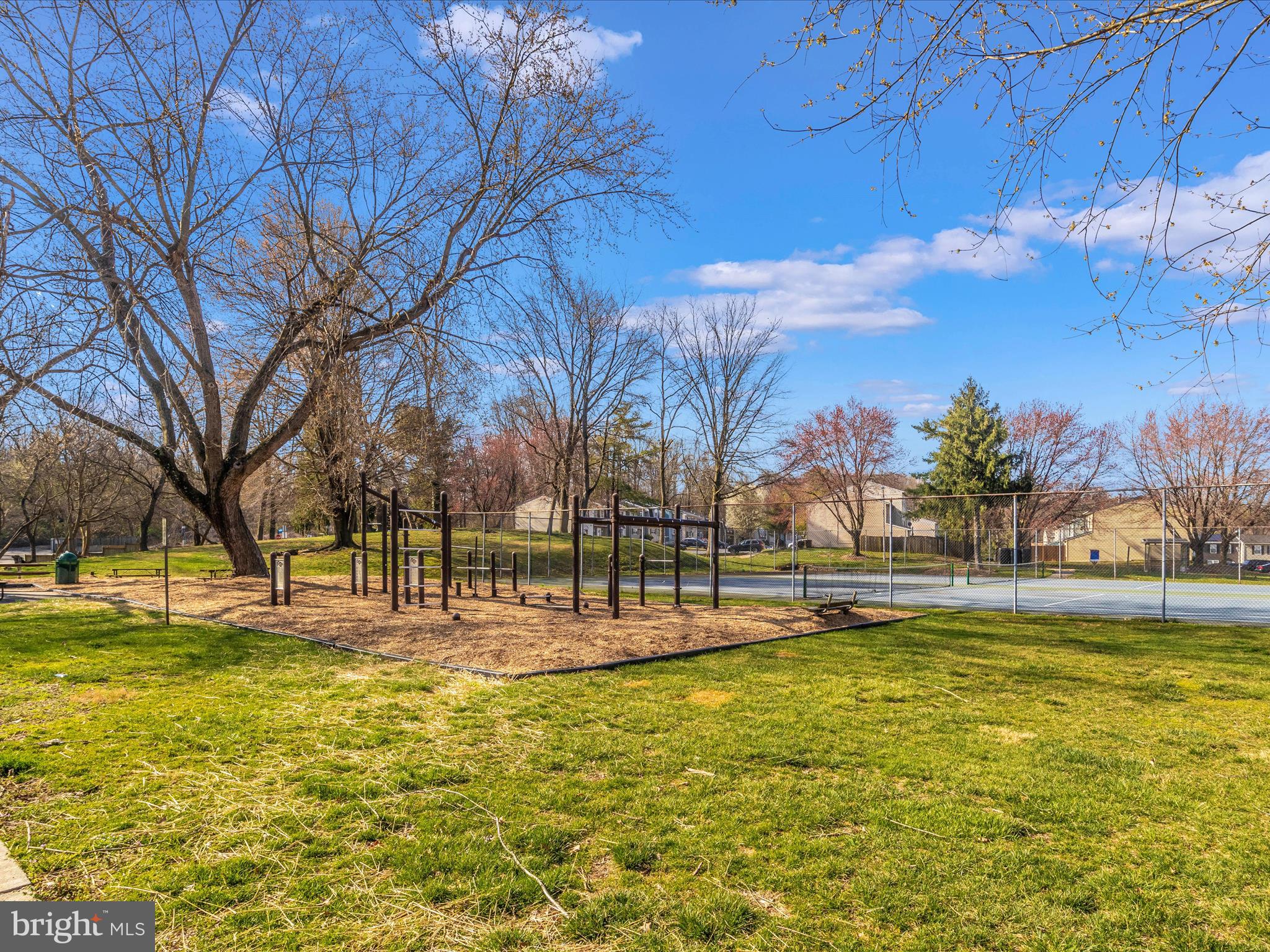 LONDON WOODS - Residential