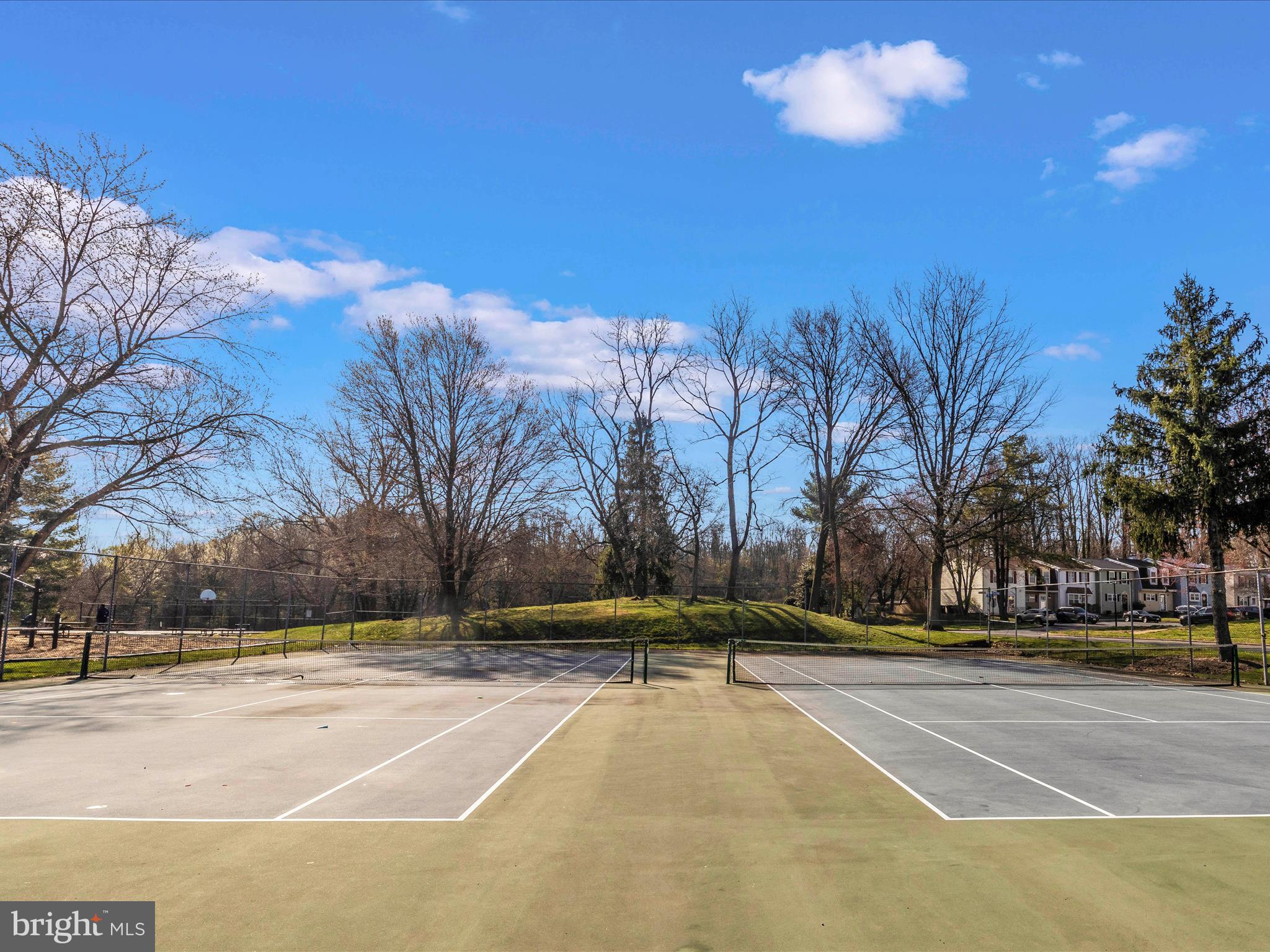 LONDON WOODS - Residential