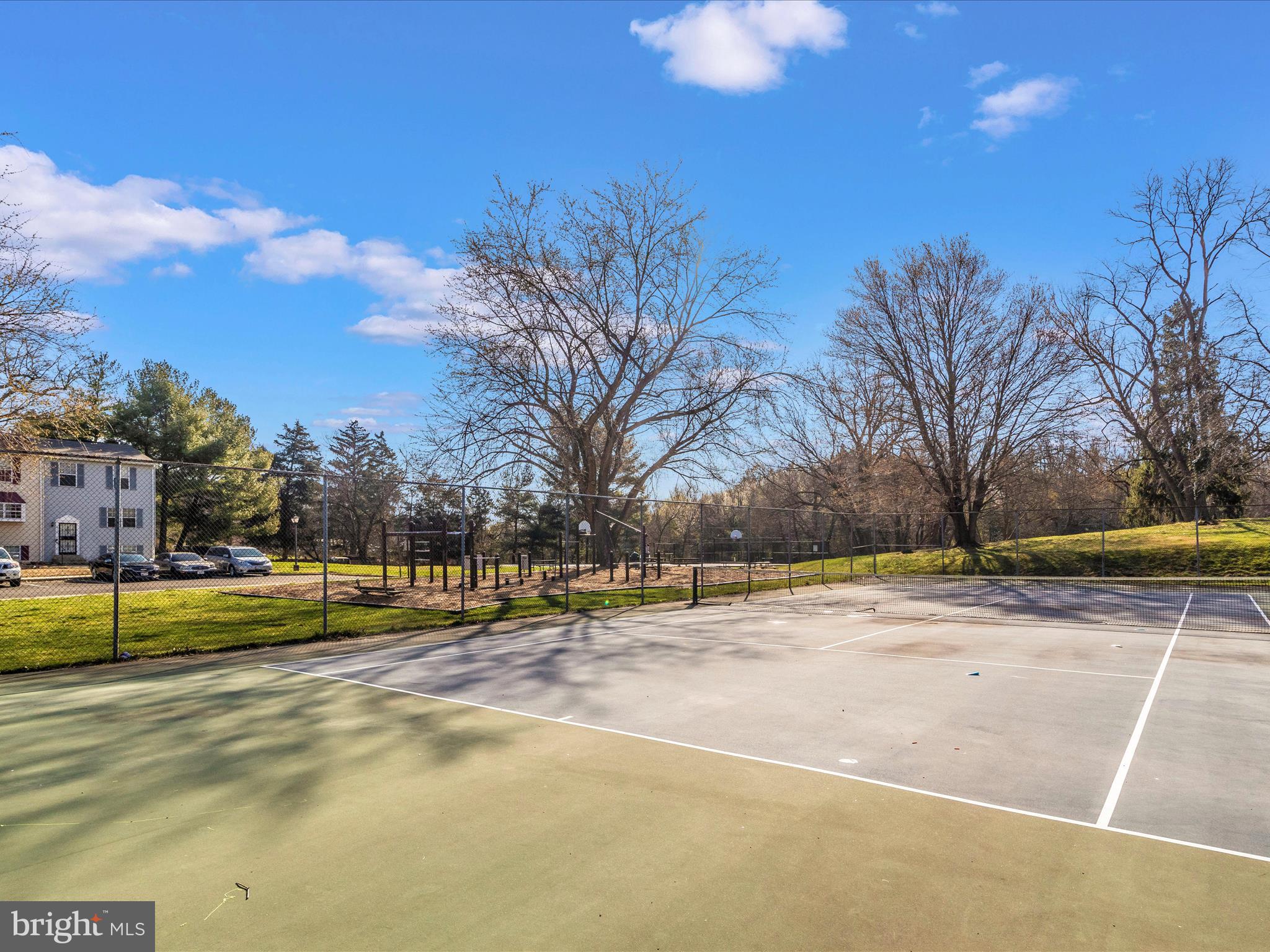 LONDON WOODS - Residential