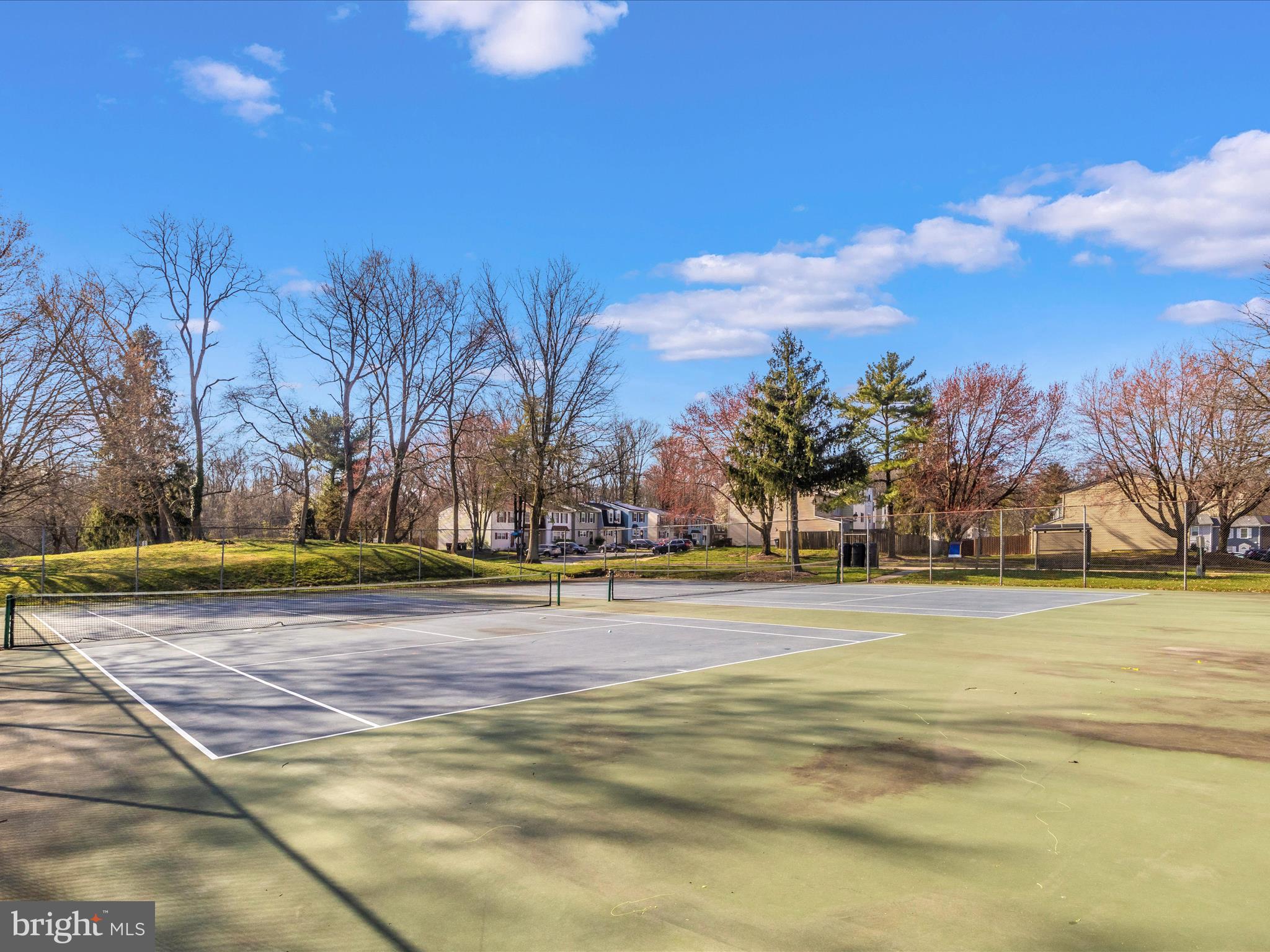 LONDON WOODS - Residential