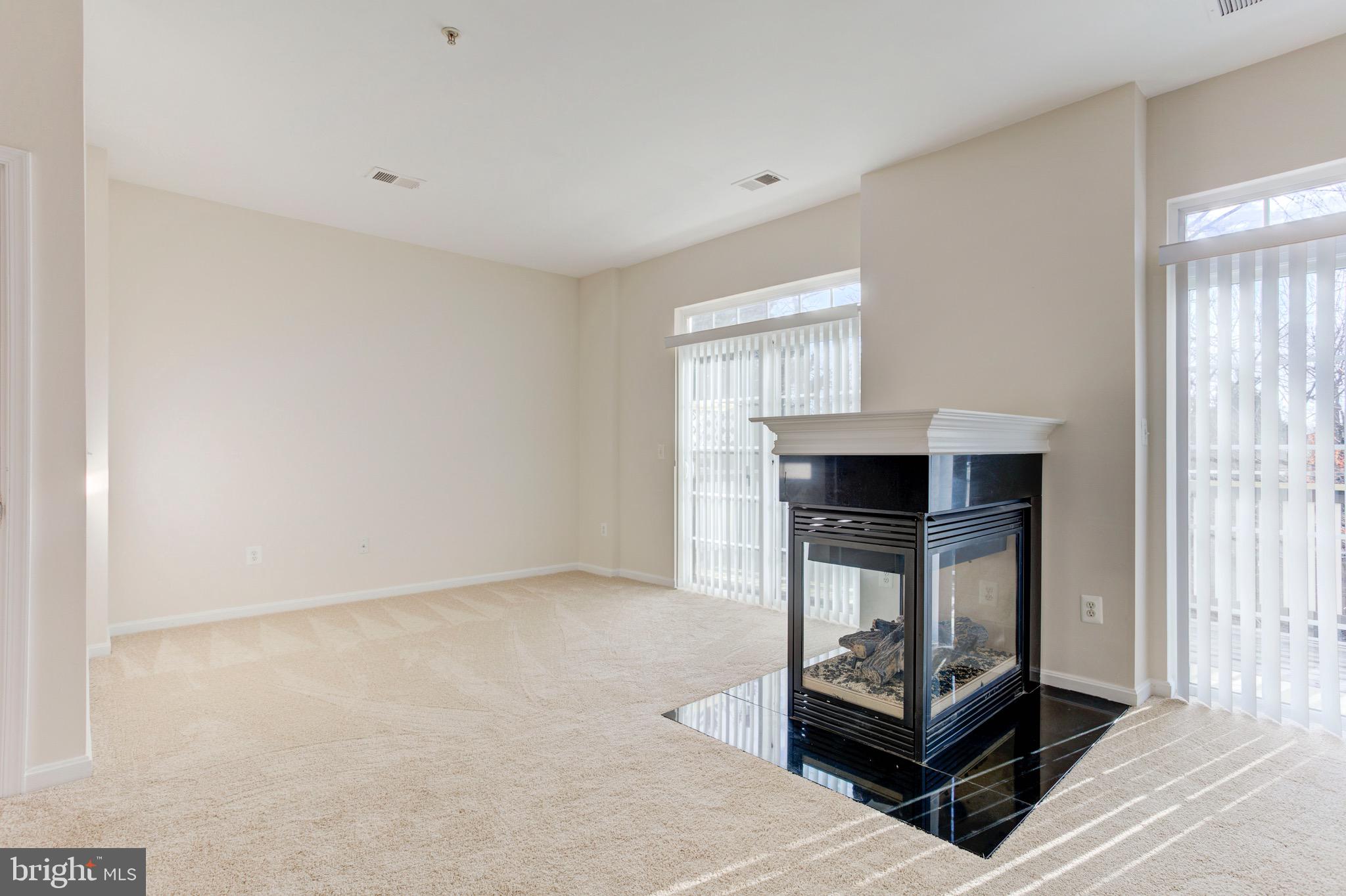 THE COMMONS ON WILLIAM SQUARE - Residential