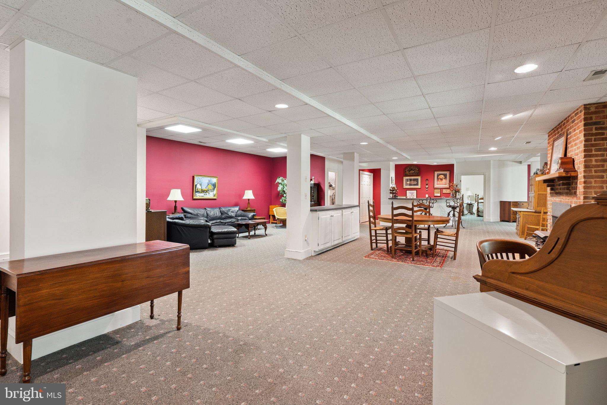 RILLHURST ESTATES - Residential