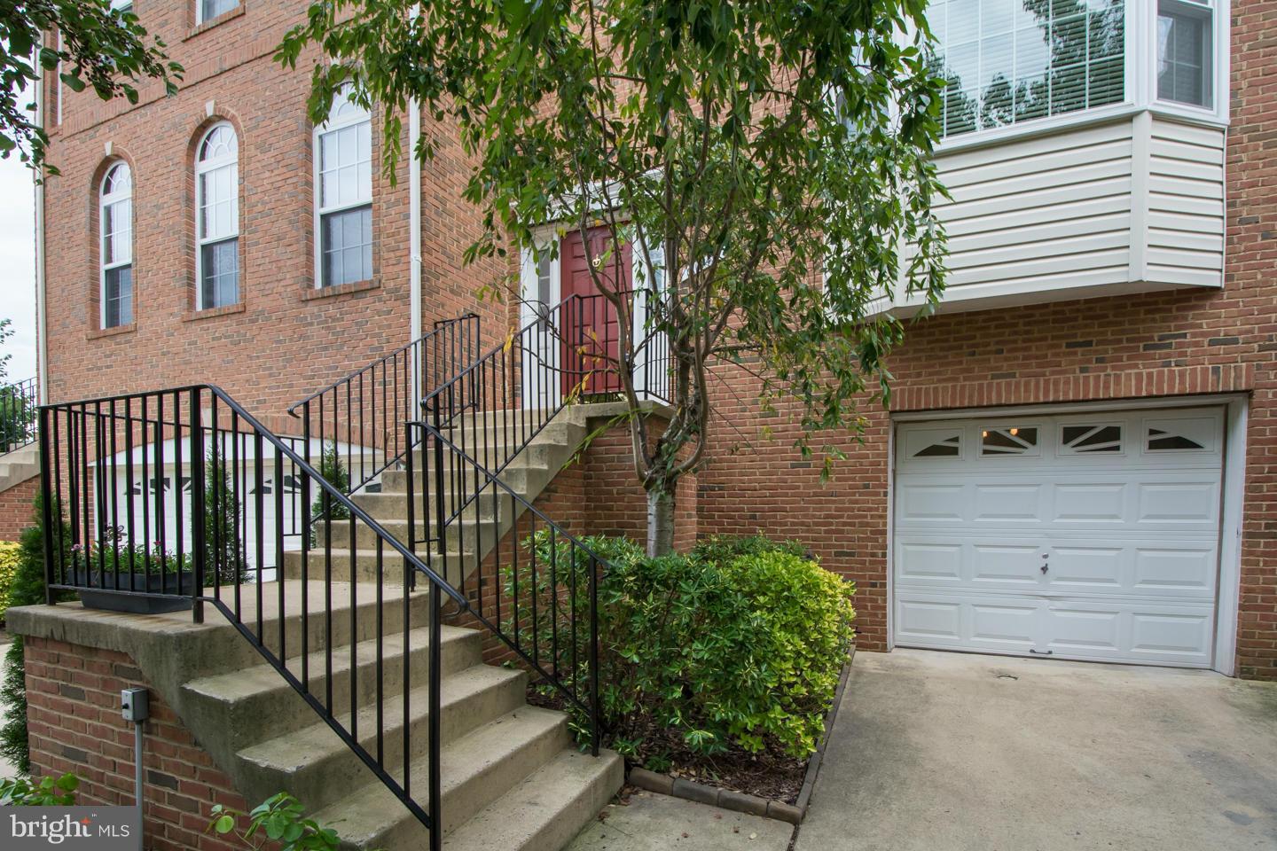 FARMWELL HUNT - Residential