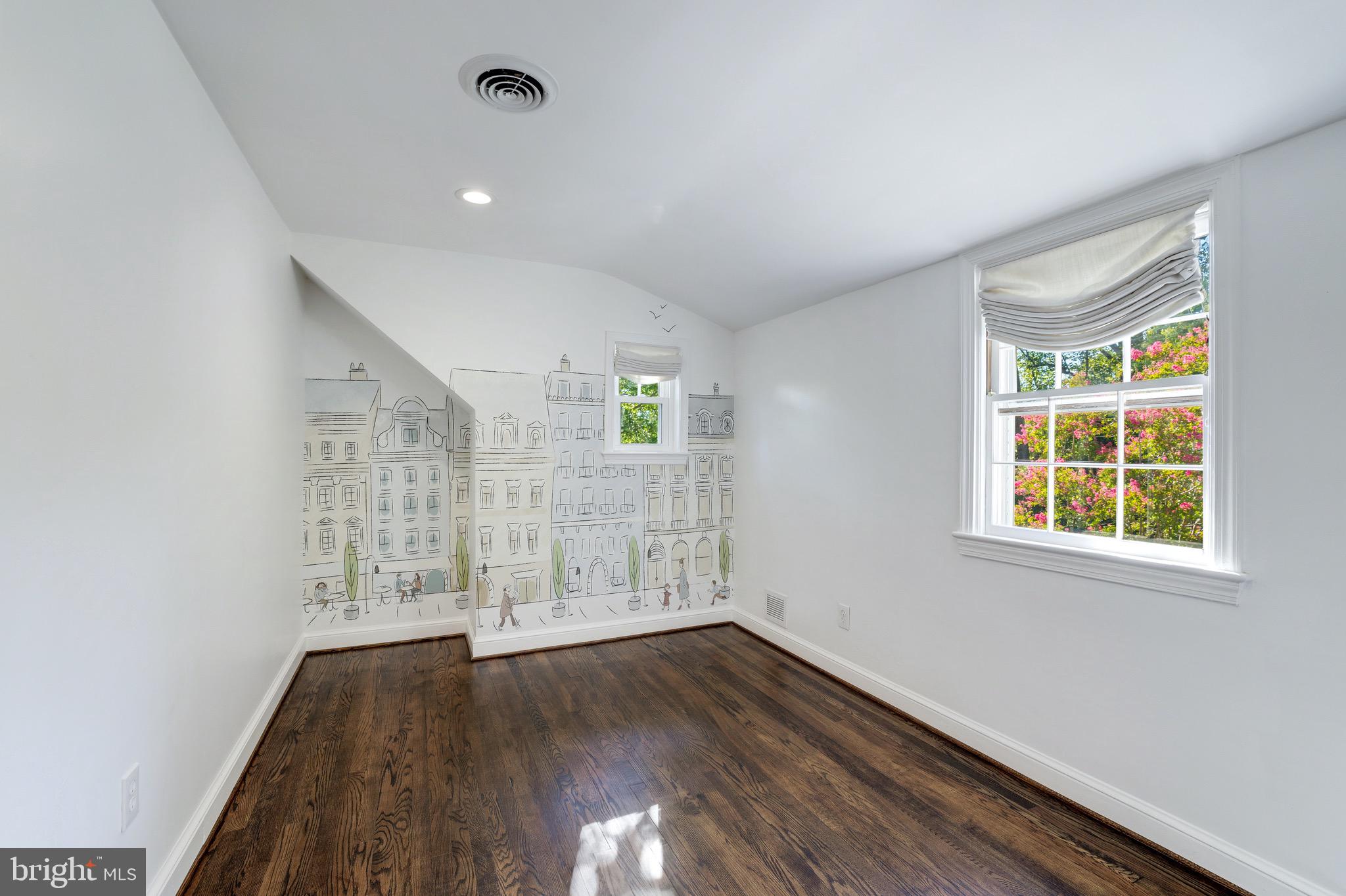 HILLWOOD - Residential