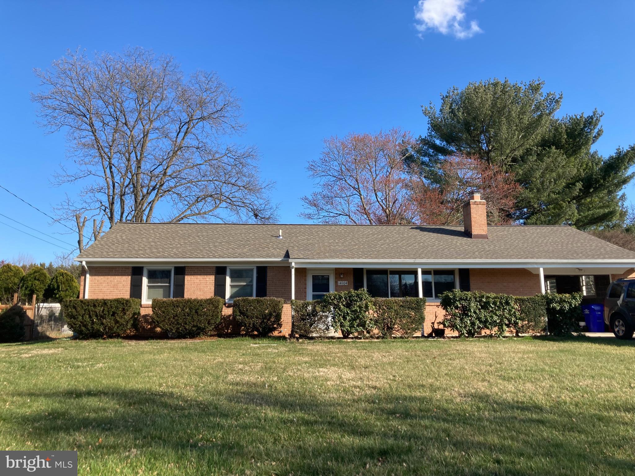 Roof replaced in 2021.
Driveway repaved in 2019.