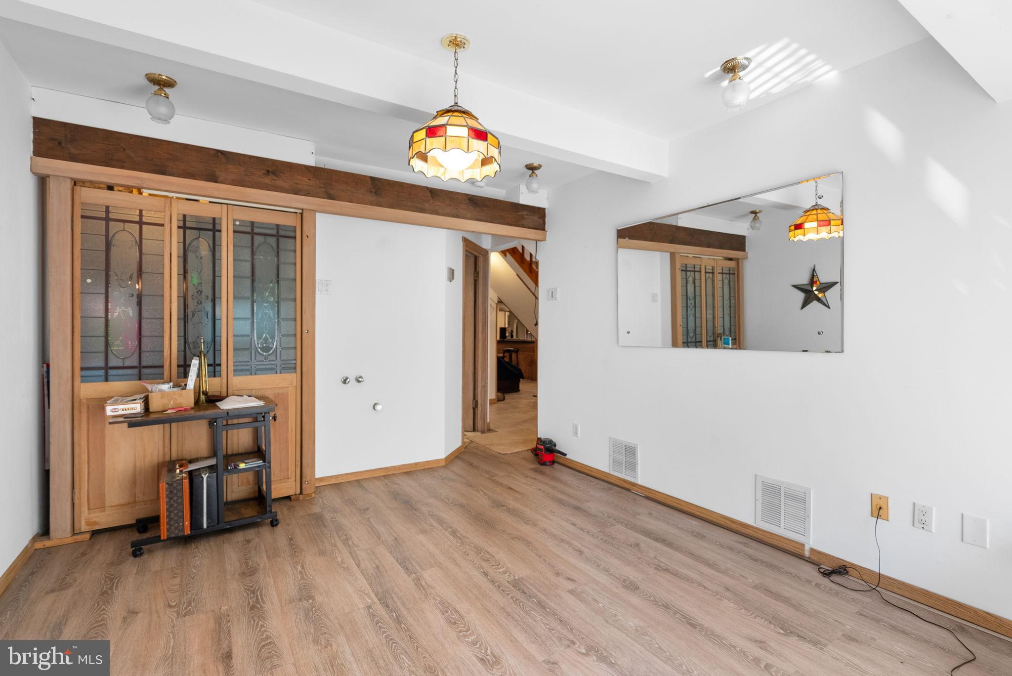 FORT WASHINGTON - Residential