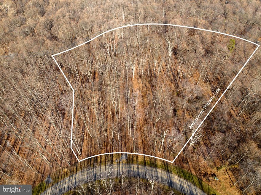 8.29 +/- acres in the sought after area of Jefferson County is available for your consideration! Great lot with gentle slope - ready for the new lucky owner! The top of the lot is sufficiently level enough that even a walk out basement should be possible if you wish. Build your dream home on this beautiful wooded lot with mature trees and be surrounded by nature...enjoy bodies of water nearby, hiking trails, and so much more! Don't miss the chance to make your mark in this captivating landscape. Contact us today to seize this remarkable opportunity.