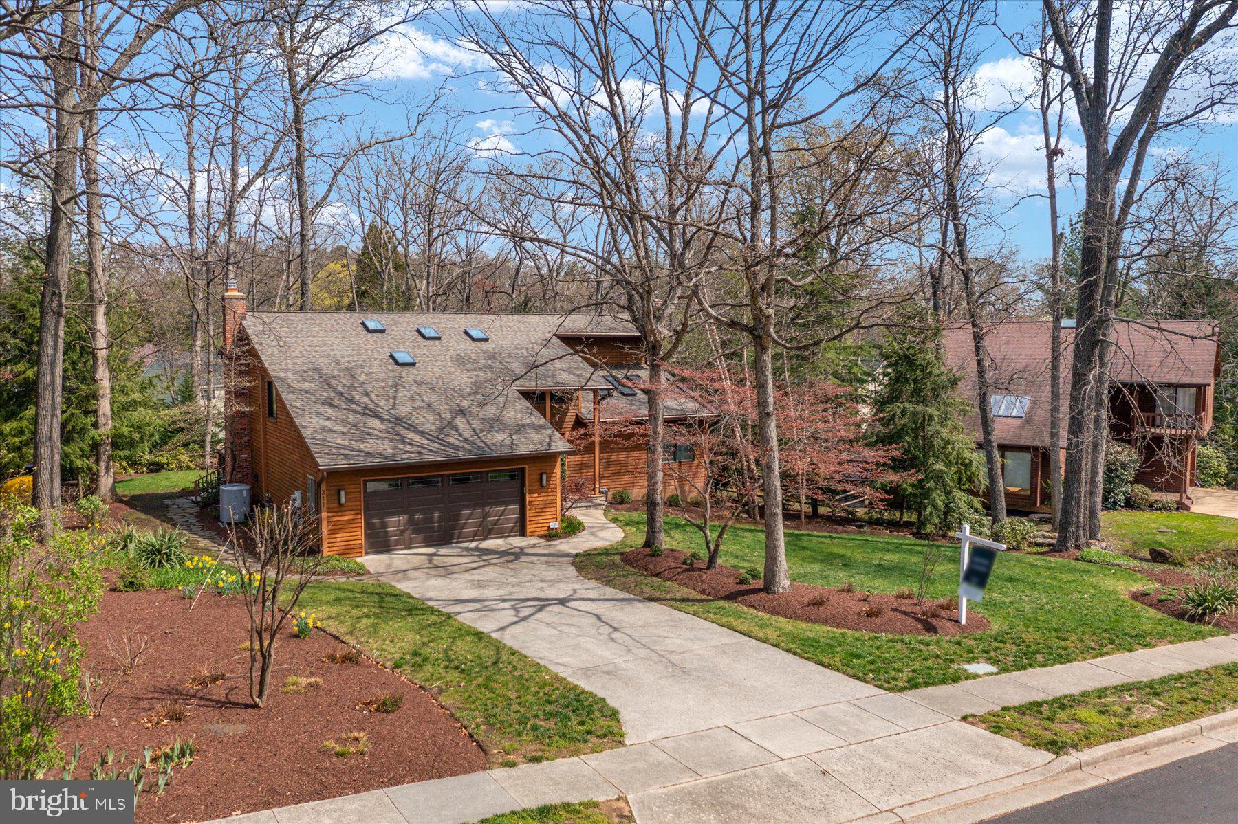 311 BRAEBURN GLEN COURT
