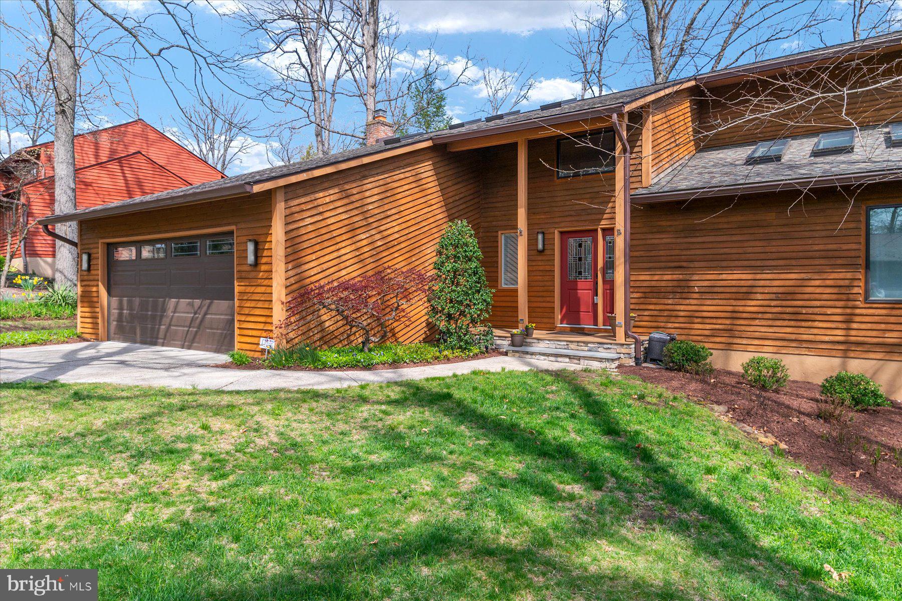311 BRAEBURN GLEN COURT
