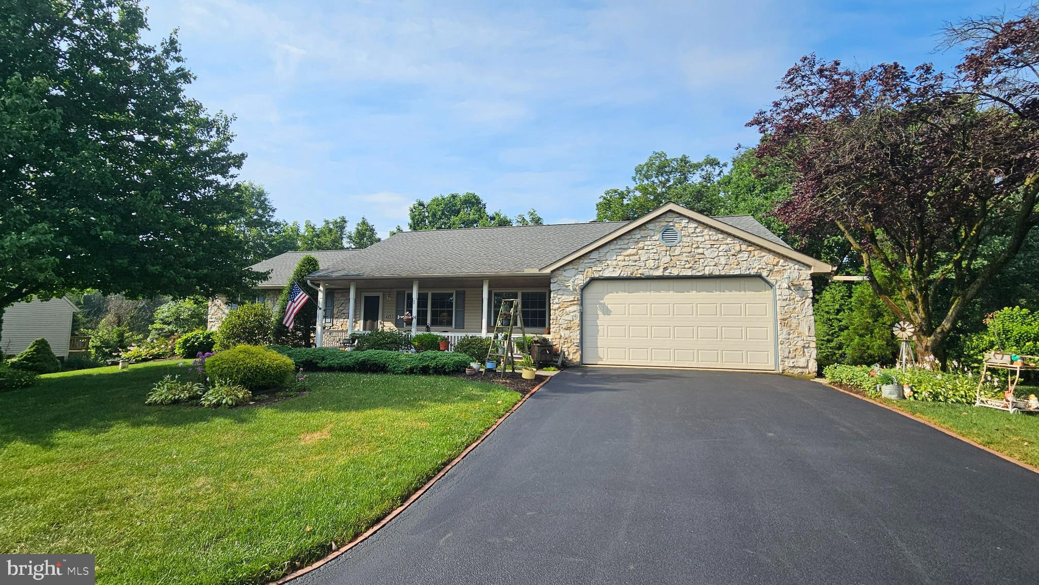 225 COUNTRY DRIVE