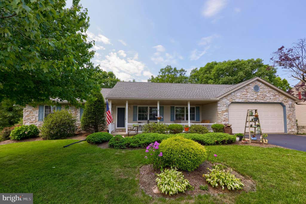 Photo of 225 Country Drive, DENVER, PA 17517 (MLS # PALA2091570)