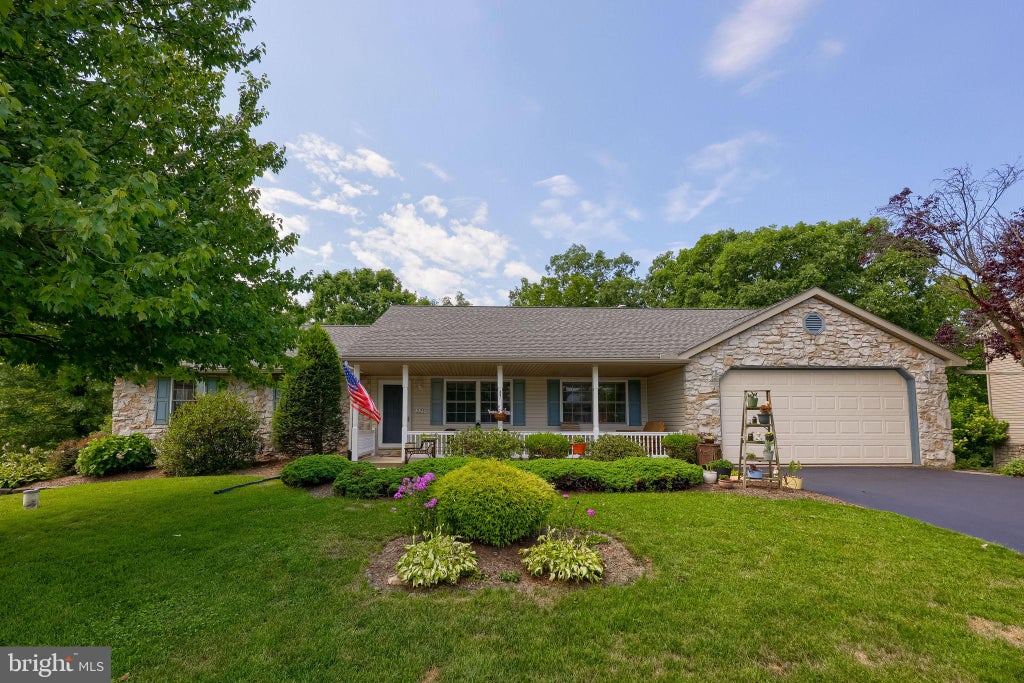 Photo of 225 Country Drive, DENVER, PA 17517 (MLS # PALA2091570)