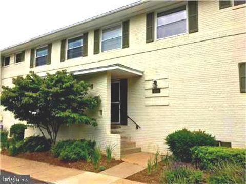 Townhouse For Rent - 5319 Pooks Hill Road #1<br/> BETHESDA, MD 20814