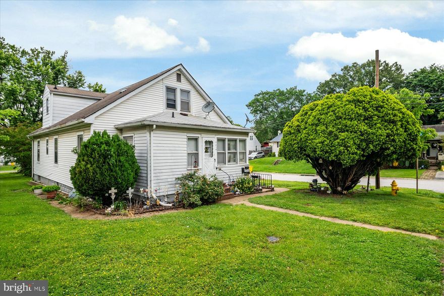 Investor special! This 4-unit multifamily property features four 1-bedroom, 1-bathroom units, offering solid income potential with plenty of room for improvement. Ideal for value-add investors or renovators looking to maximize returns through updates and upgrades. Lease information is available upon request—don’t miss this opportunity to build equity and customize to your vision.
Seller prefers to sell as a package with 216 Charles St, 46 & 30 Talbot, 613 Baltic, and 3804, 3806, 3808 Leadenhall.
