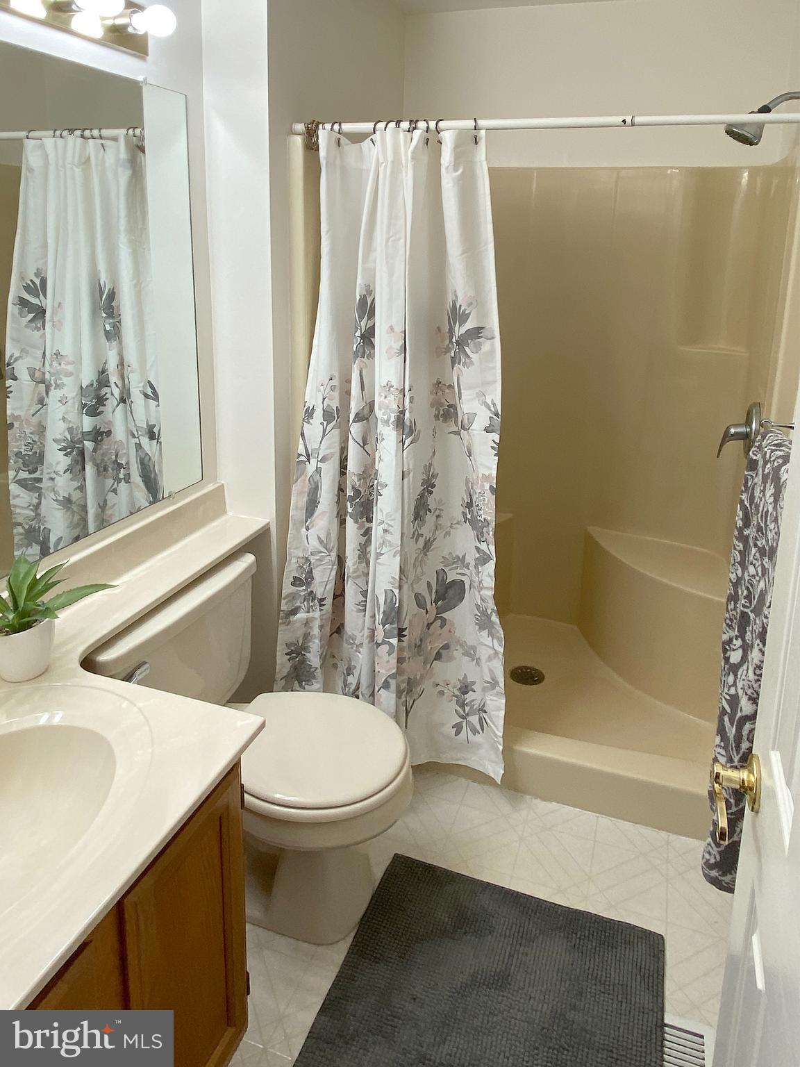 CONSTANT FRIENDSHIP - Residential