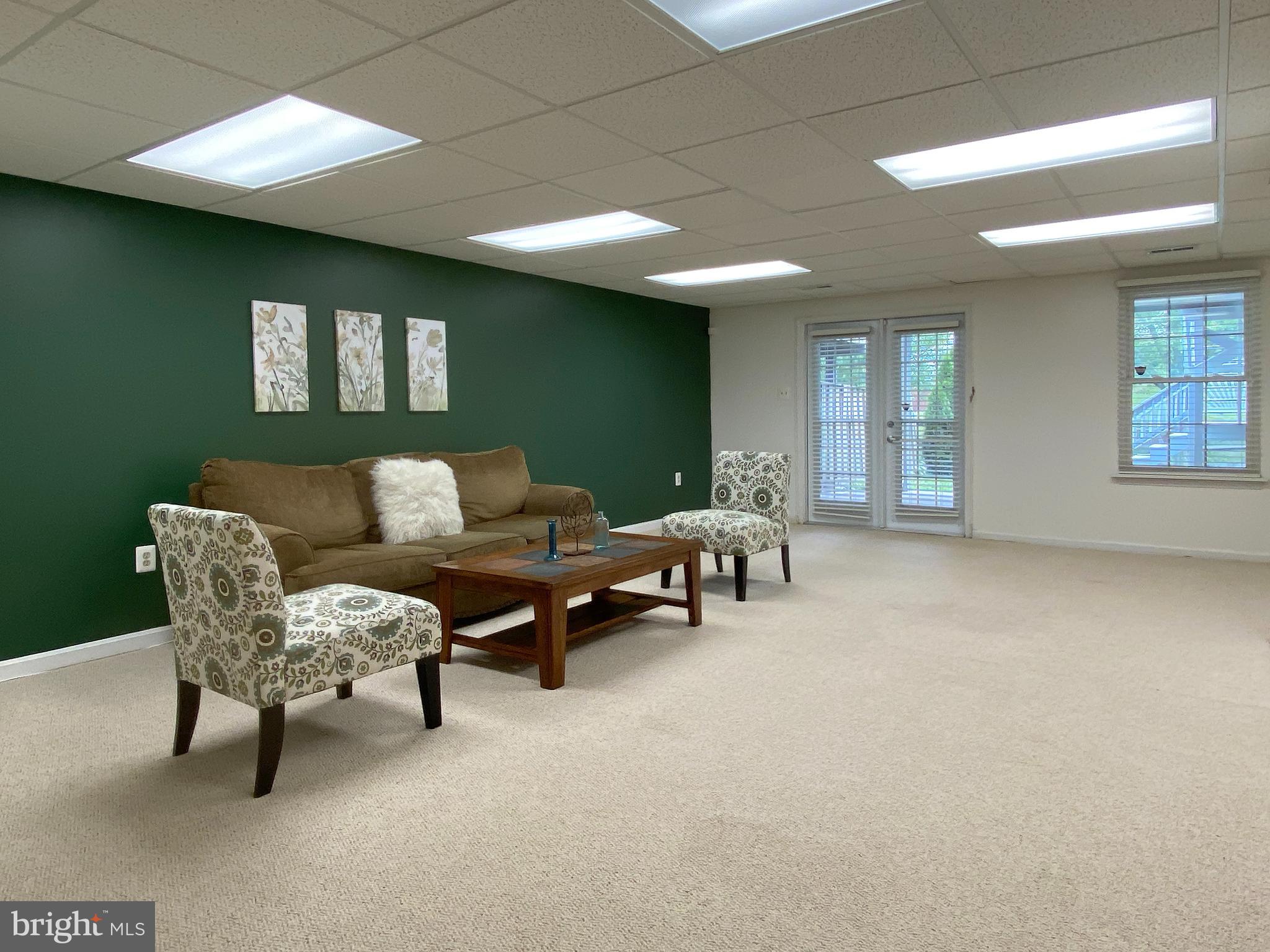 CONSTANT FRIENDSHIP - Residential