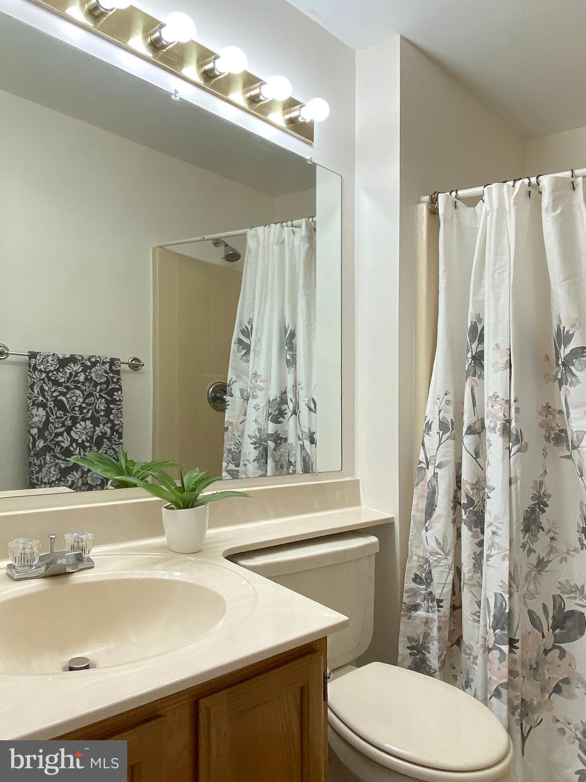 CONSTANT FRIENDSHIP - Residential