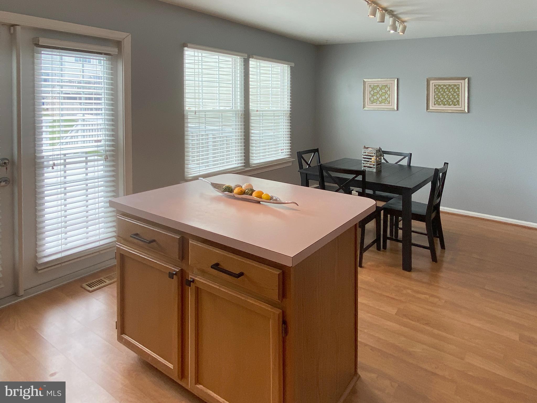 CONSTANT FRIENDSHIP - Residential