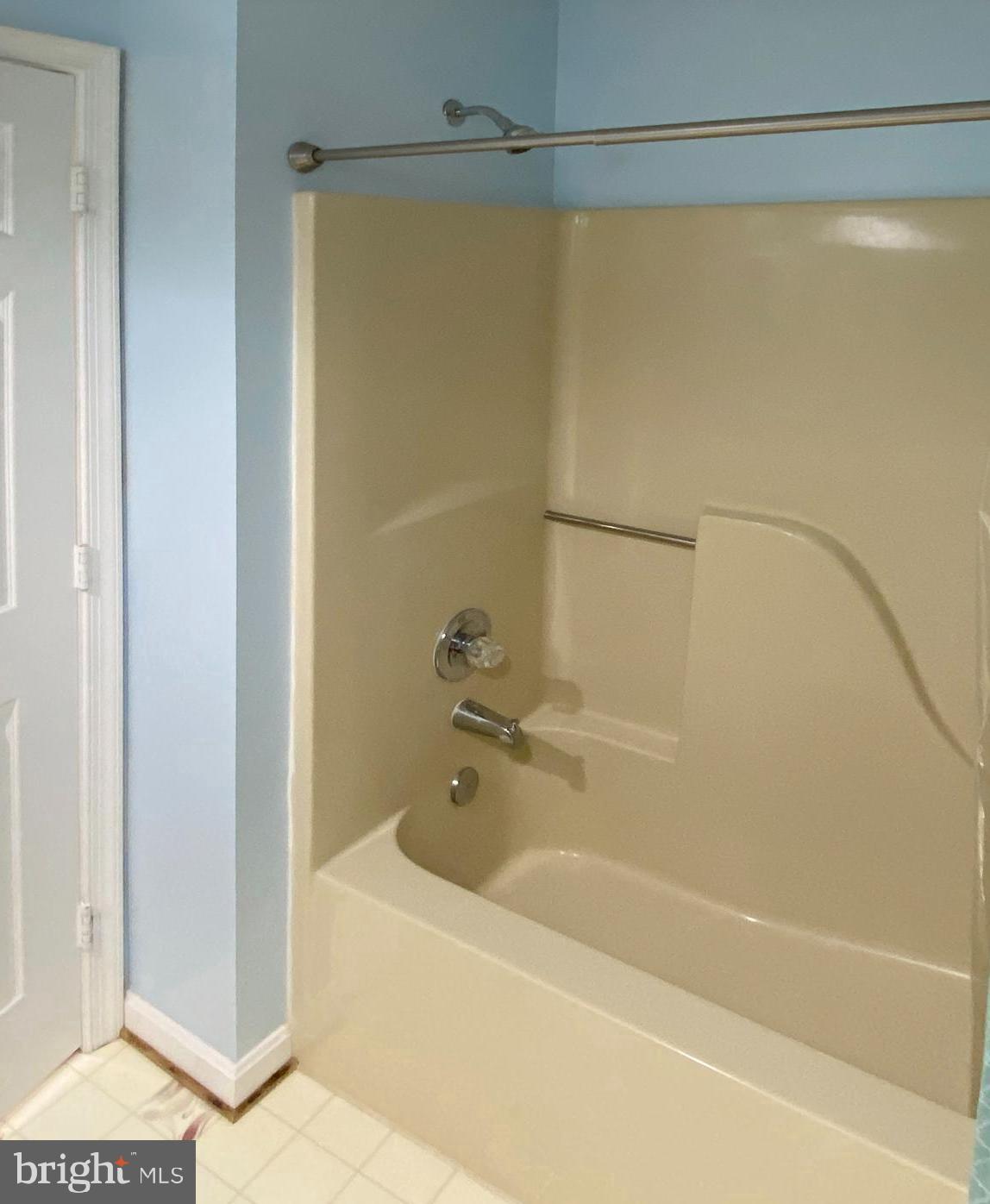 CONSTANT FRIENDSHIP - Residential