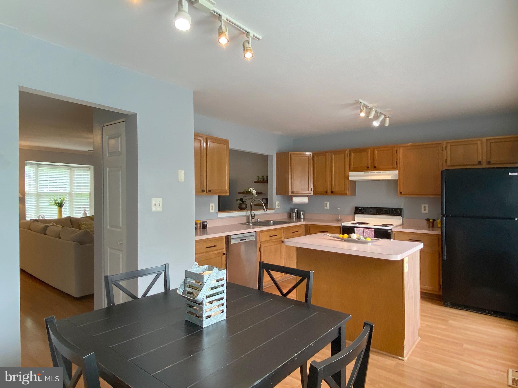 CONSTANT FRIENDSHIP - Residential