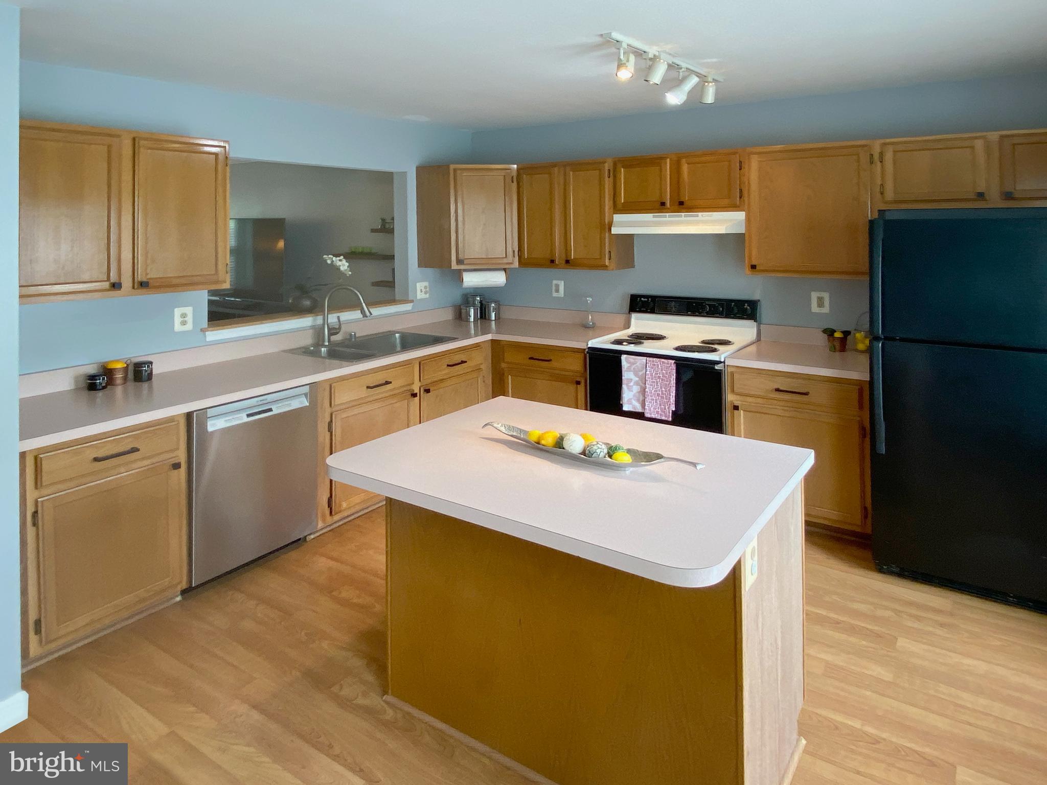 CONSTANT FRIENDSHIP - Residential