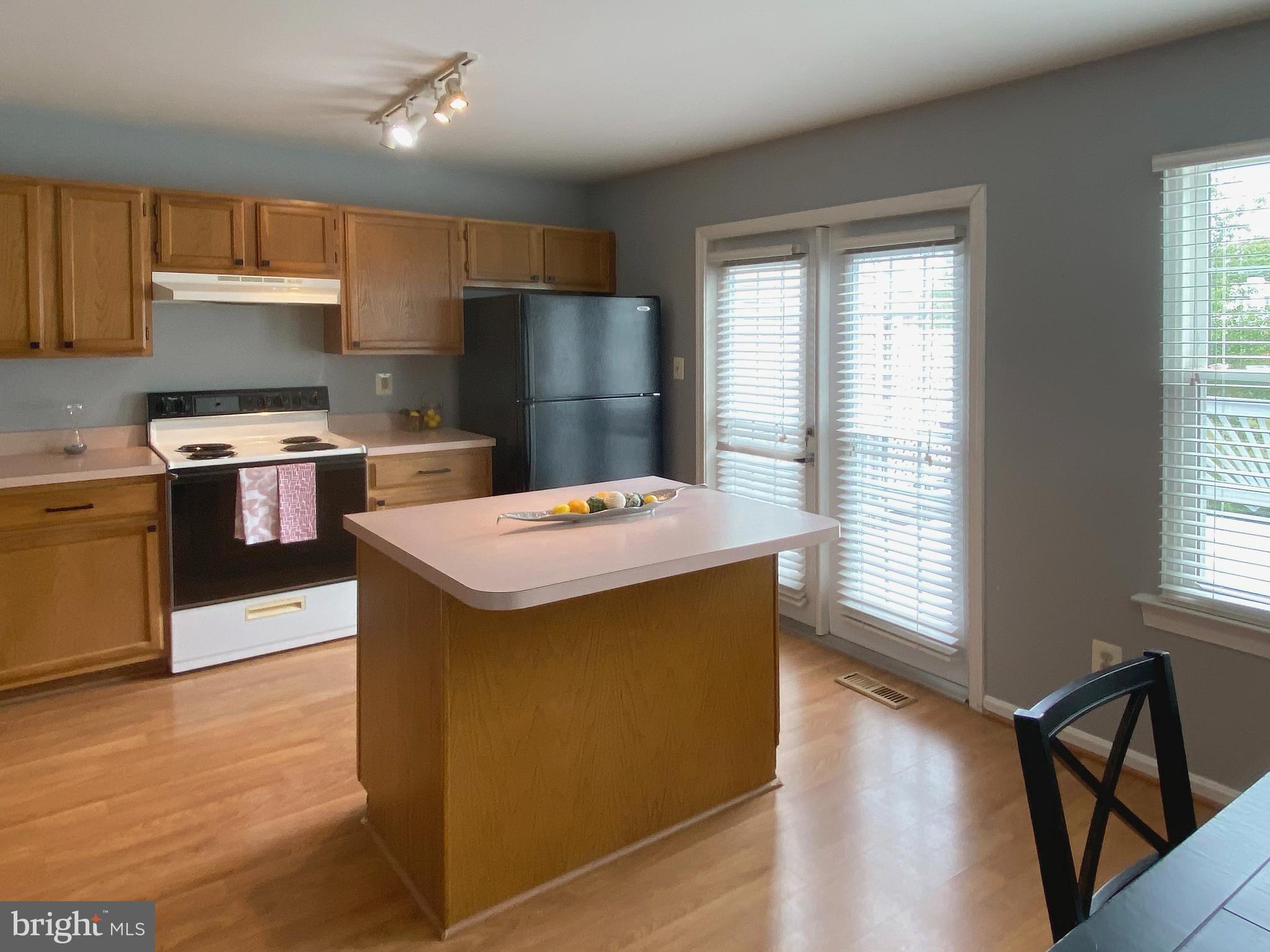 CONSTANT FRIENDSHIP - Residential