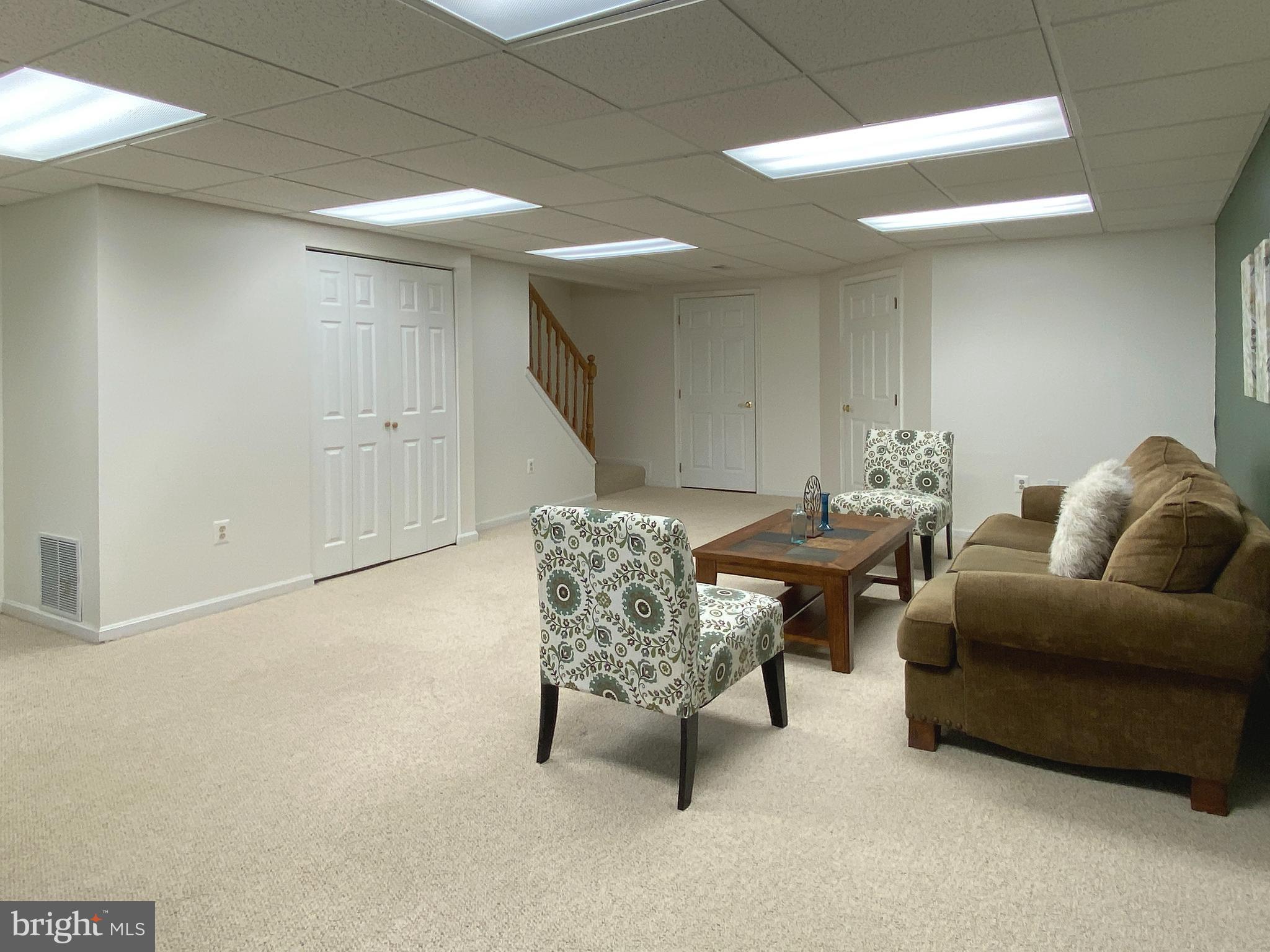 CONSTANT FRIENDSHIP - Residential