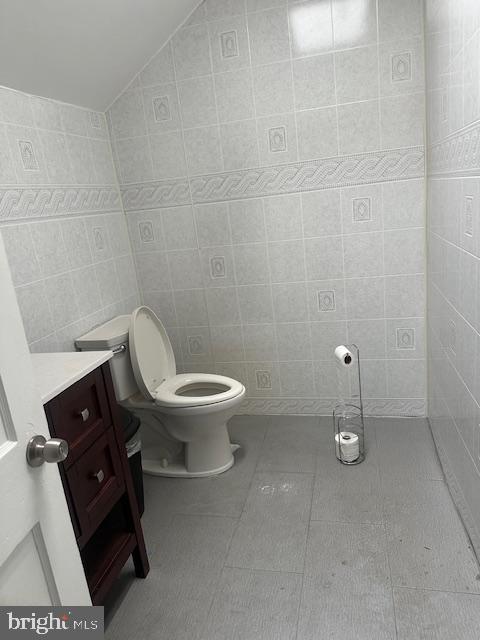 CASTOR GARDENS - Commercial Lease