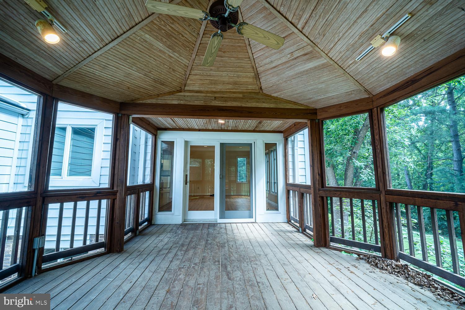 MC LEAN HUNT ESTATES - Residential