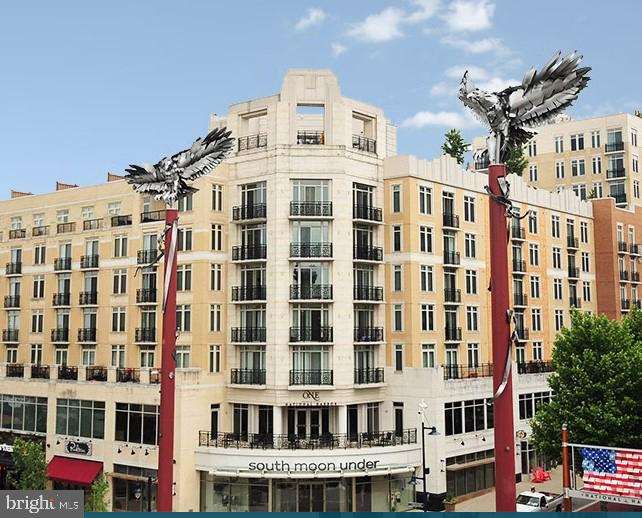 Excellent price! Great opportunity! Luxury living! Perfect for owner occupants and savvy investors. Rare 1 bedroom plus Den in One National Harbor with parking. In unit laundry. Premium resort style amenities: concierge service, exclusive pool, fitness center, observatory deck, club room and community terrace overlooking the Capitol Wheel. Steps to dining, shops, and entertainment and minutes to National Airport, major routes & military bases. Luxury, location, price and lifestyle. This is the lifestyle you've been looking for. Tour the unit and the building amenities. Priced under market value. Read agent remarks.