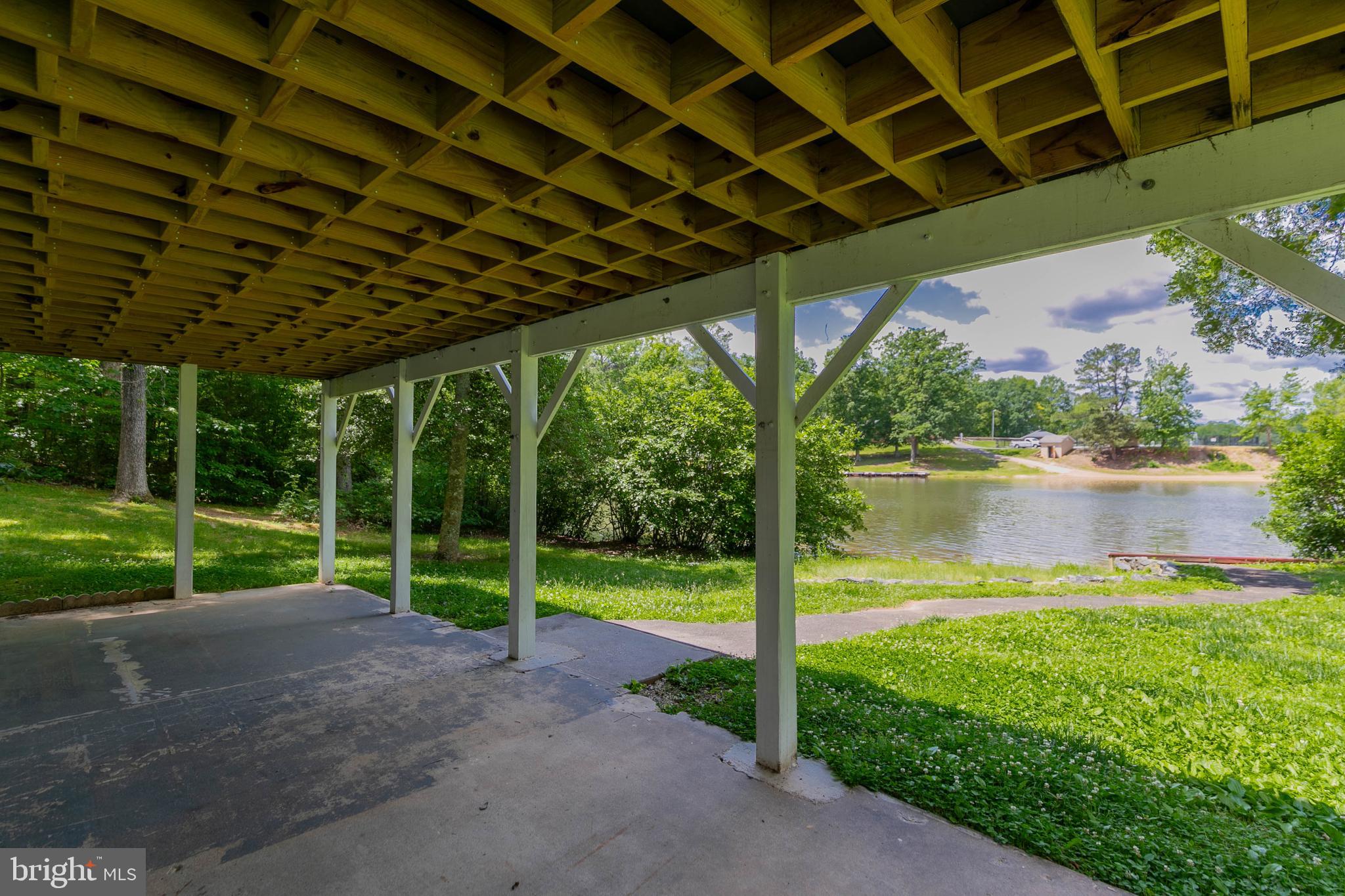LAKE LAND OR - Residential