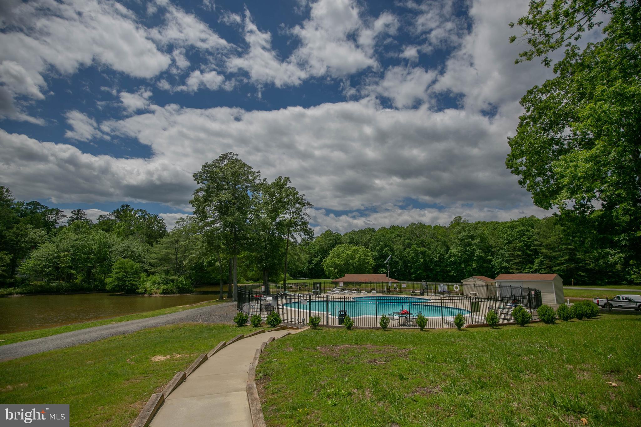 LAKE LAND OR - Residential