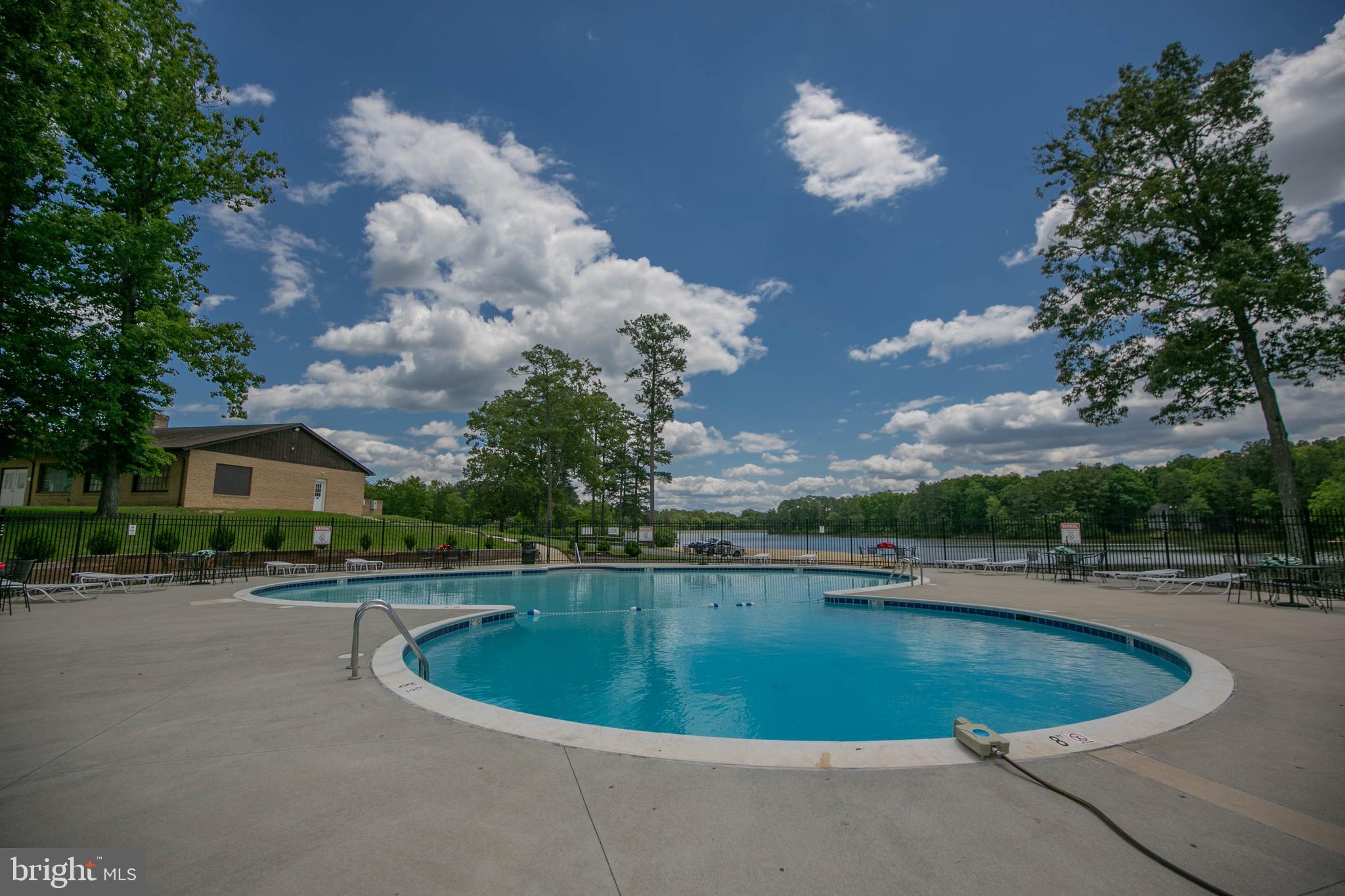 LAKE LAND OR - Residential