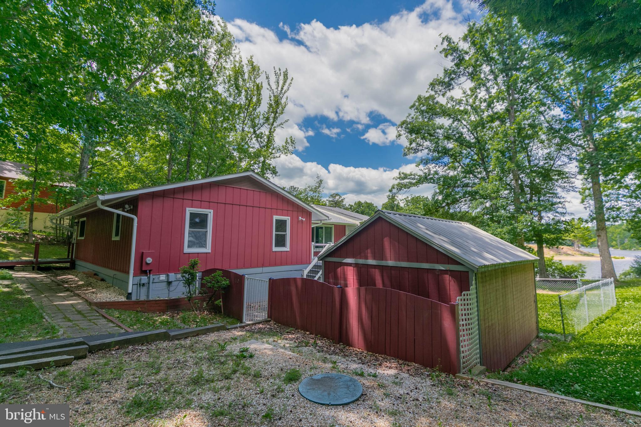 LAKE LAND OR - Residential