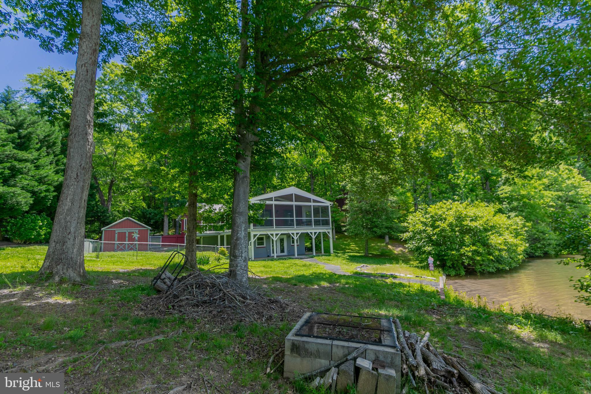 LAKE LAND OR - Residential