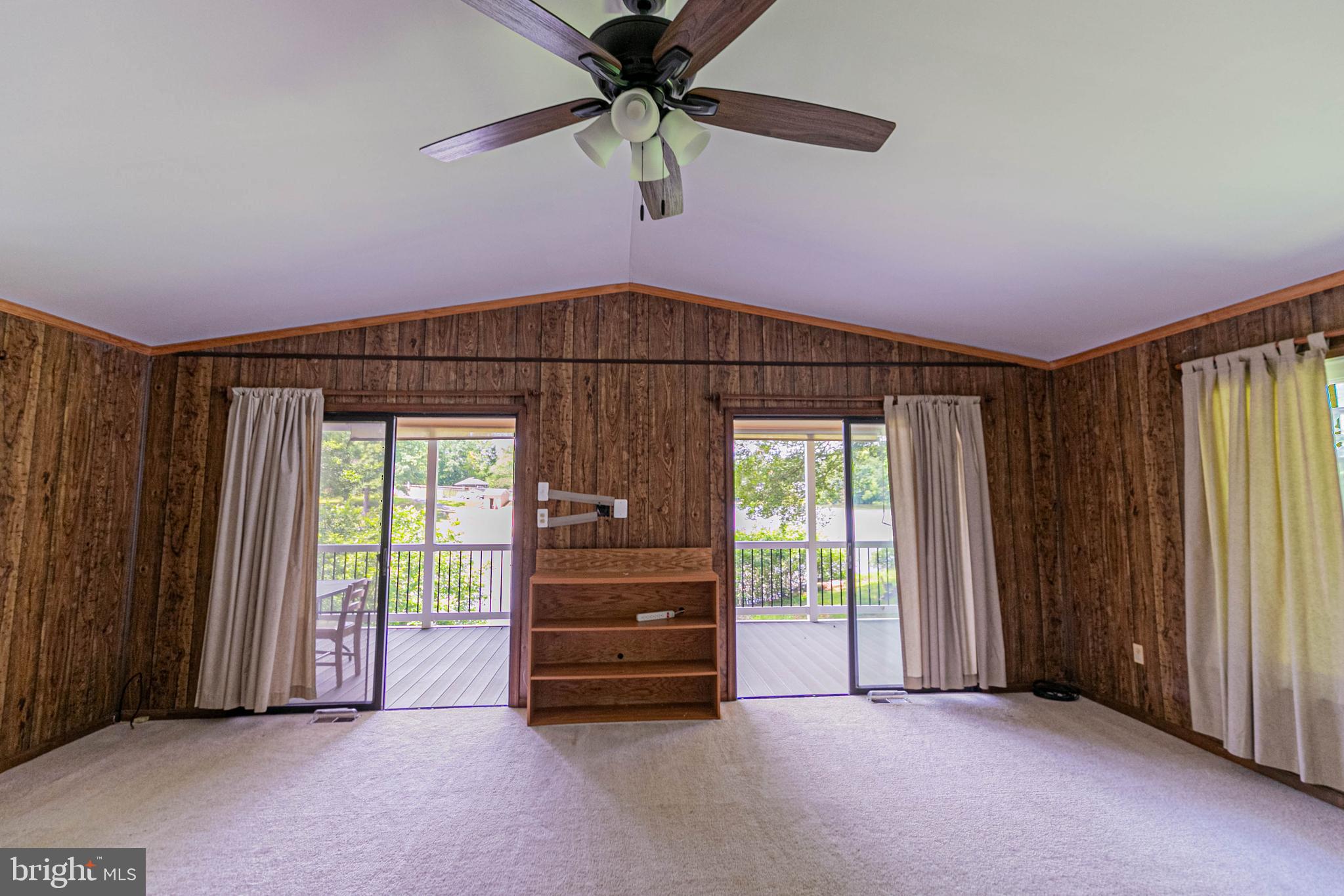 LAKE LAND OR - Residential