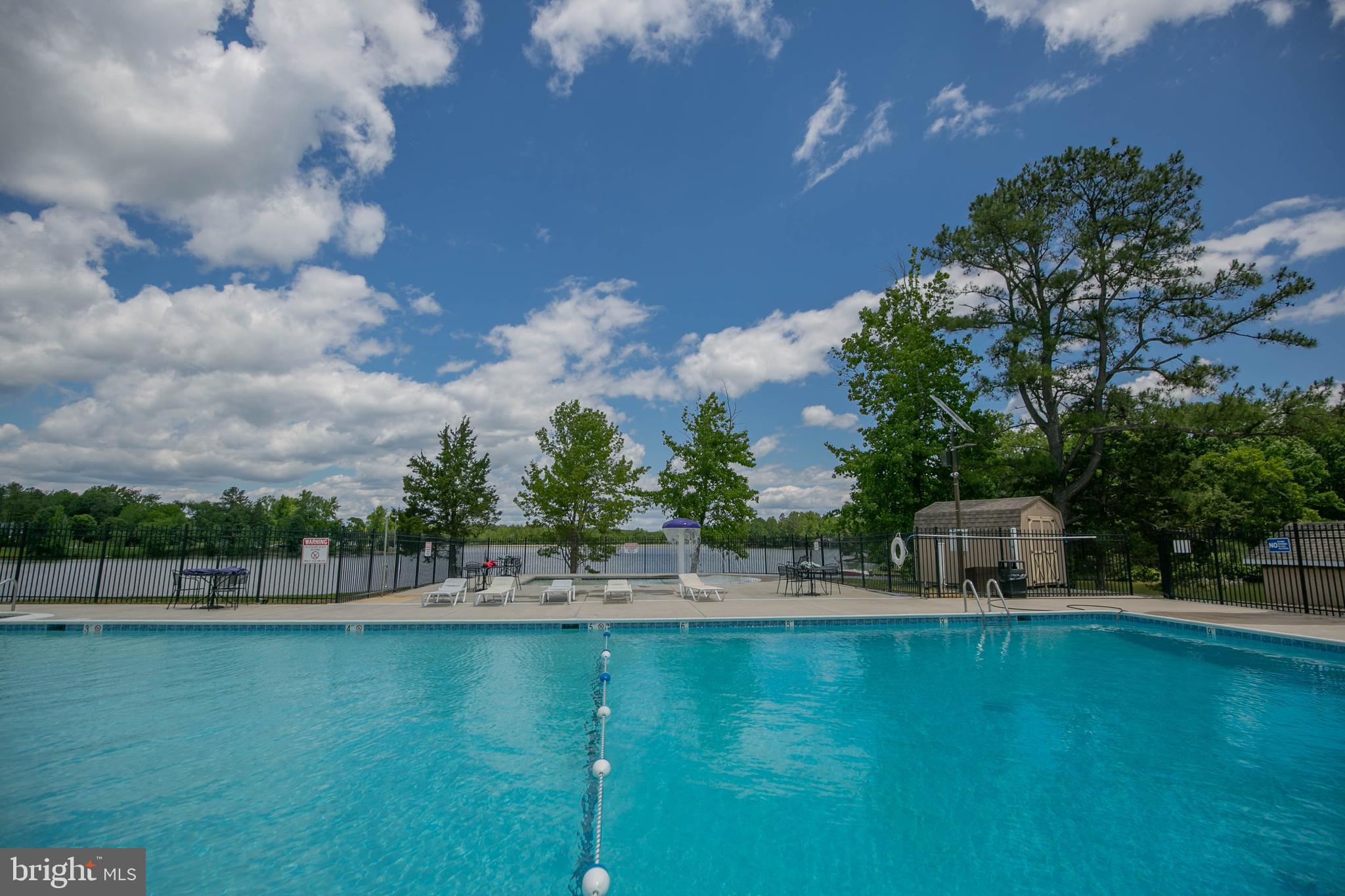 LAKE LAND OR - Residential