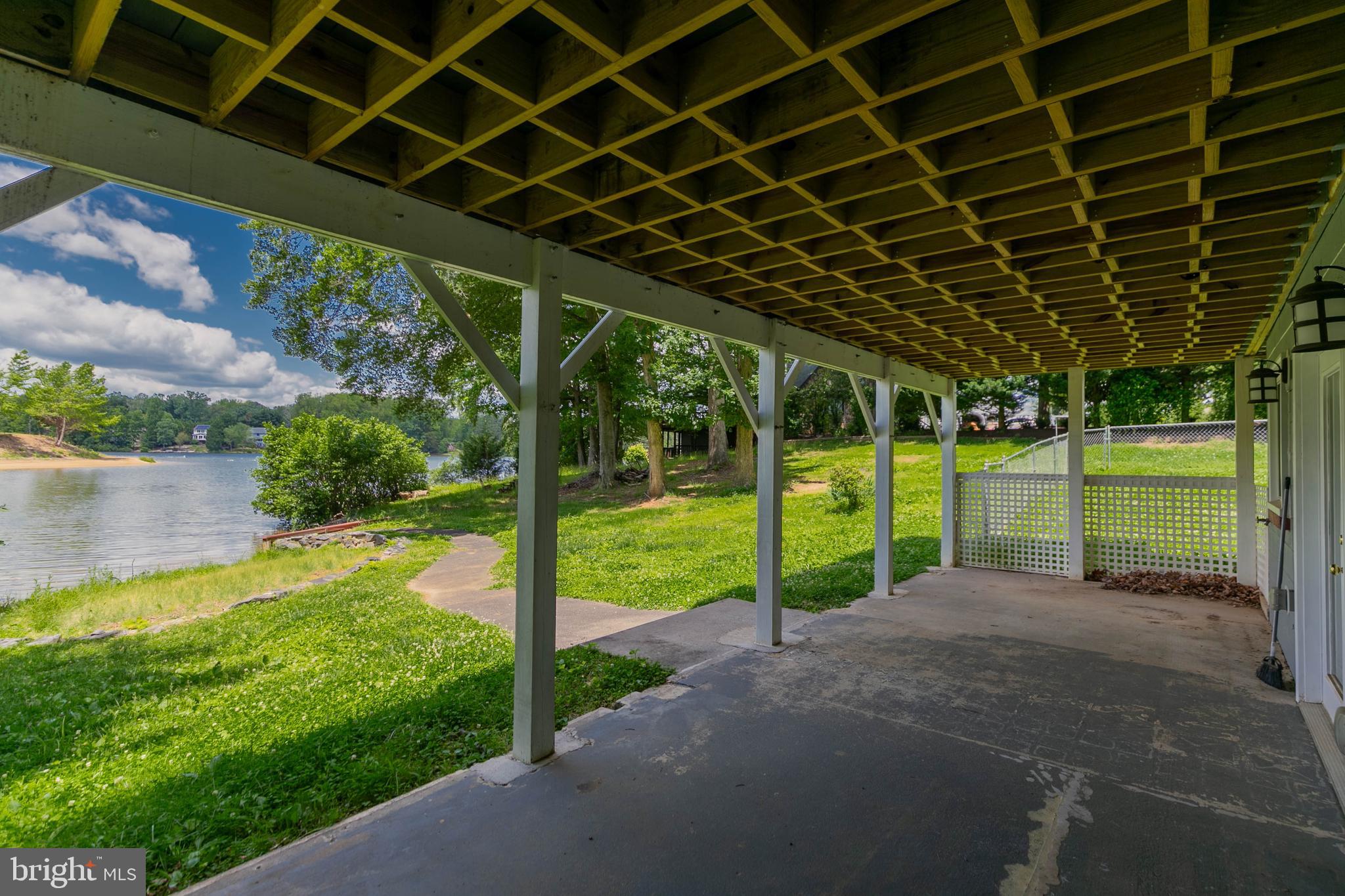 LAKE LAND OR - Residential